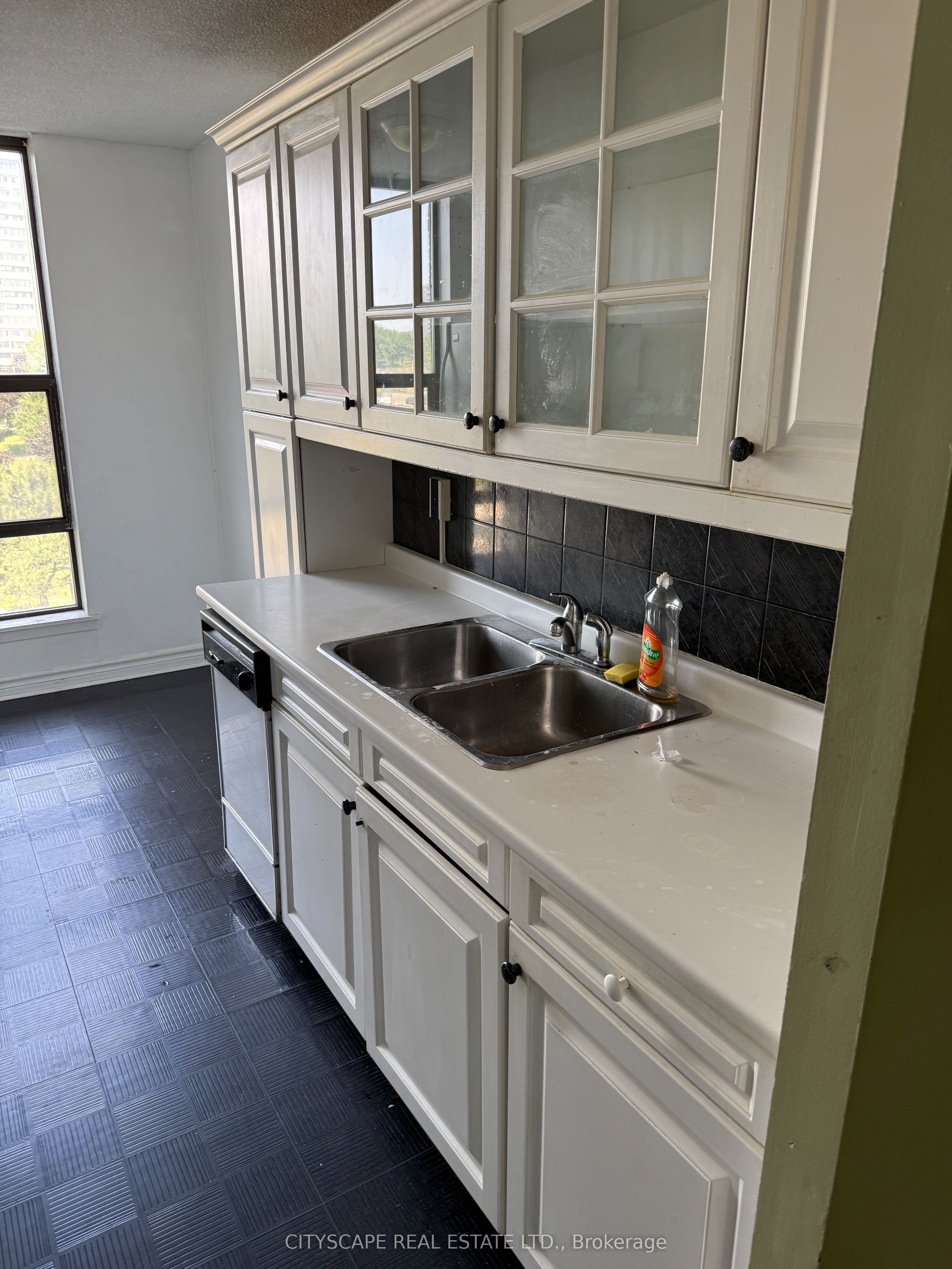 21 Knightsbridge Road 406, Brampton, ON L6T 3Y1 photo 2