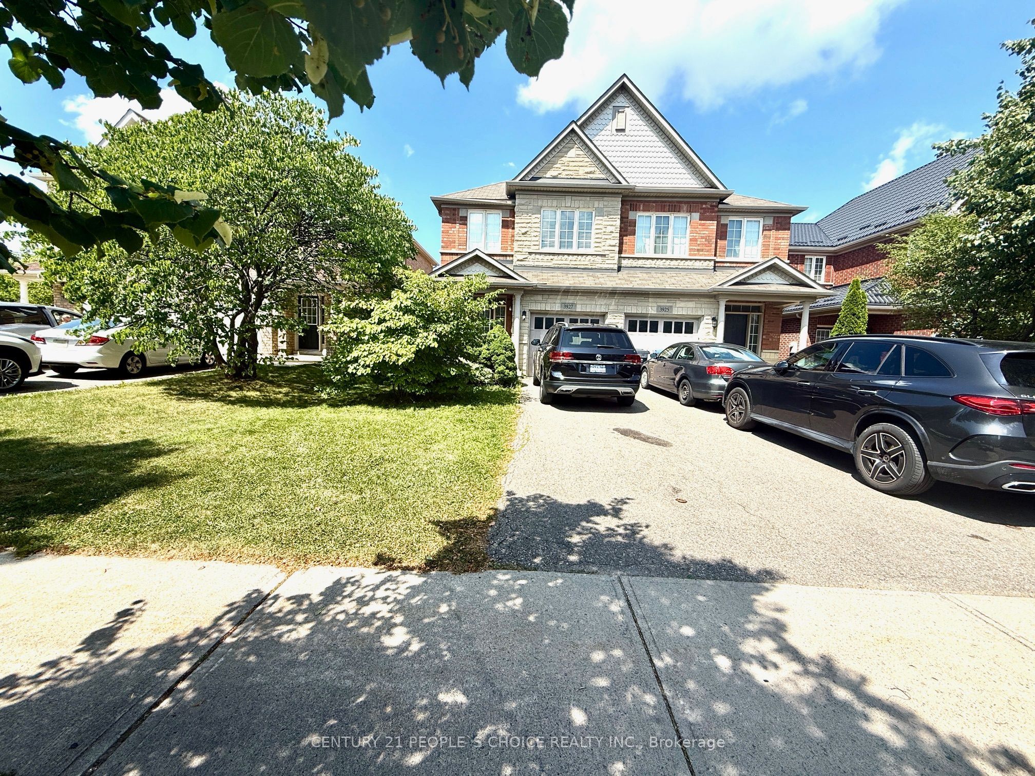 3927 Stardust Drive, Mississauga, ON L5M 8A4