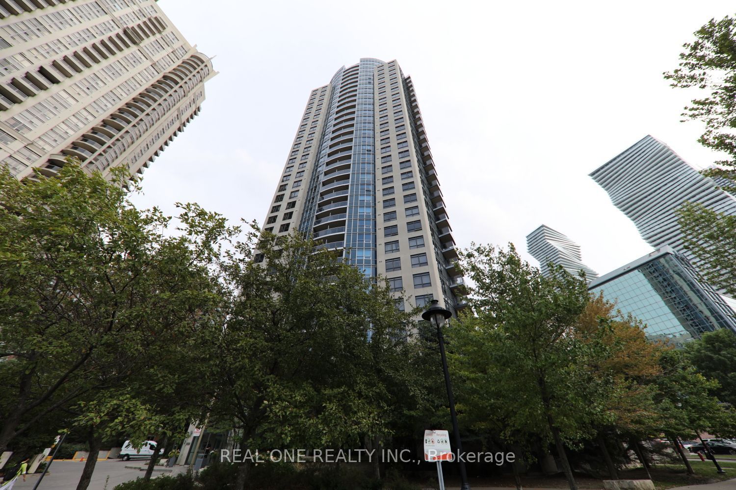 330 Burnhamthorpe Road W 2708, Mississauga, ON L5B 0E1 photo 2