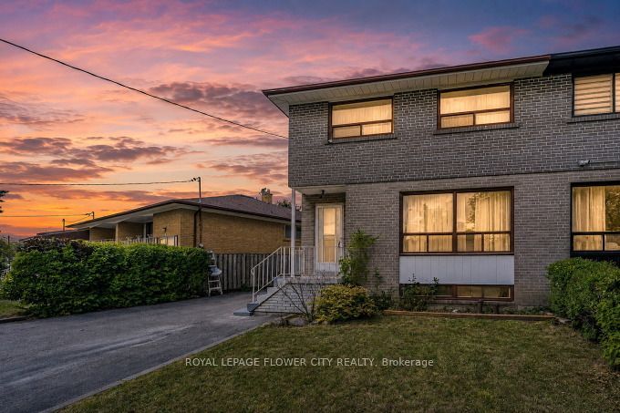3 Clayhall Crescent, Toronto, ON M3J 1W5 photo 2