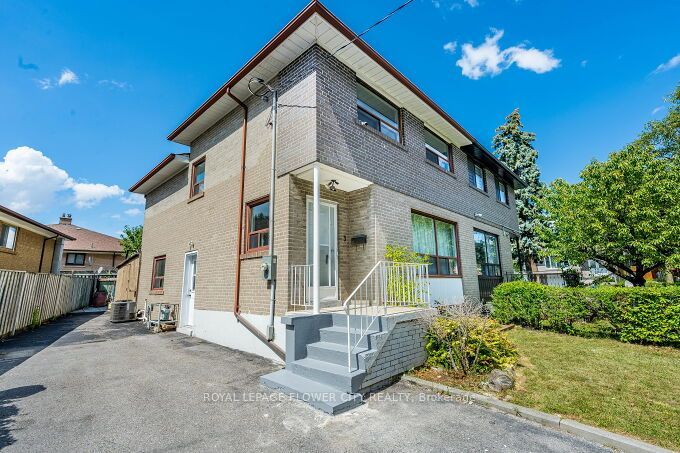 3 Clayhall Crescent, Toronto, ON M3J 1W5 photo 4