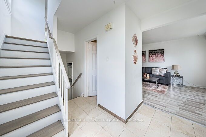3 Clayhall Crescent, Toronto, ON M3J 1W5 photo 5