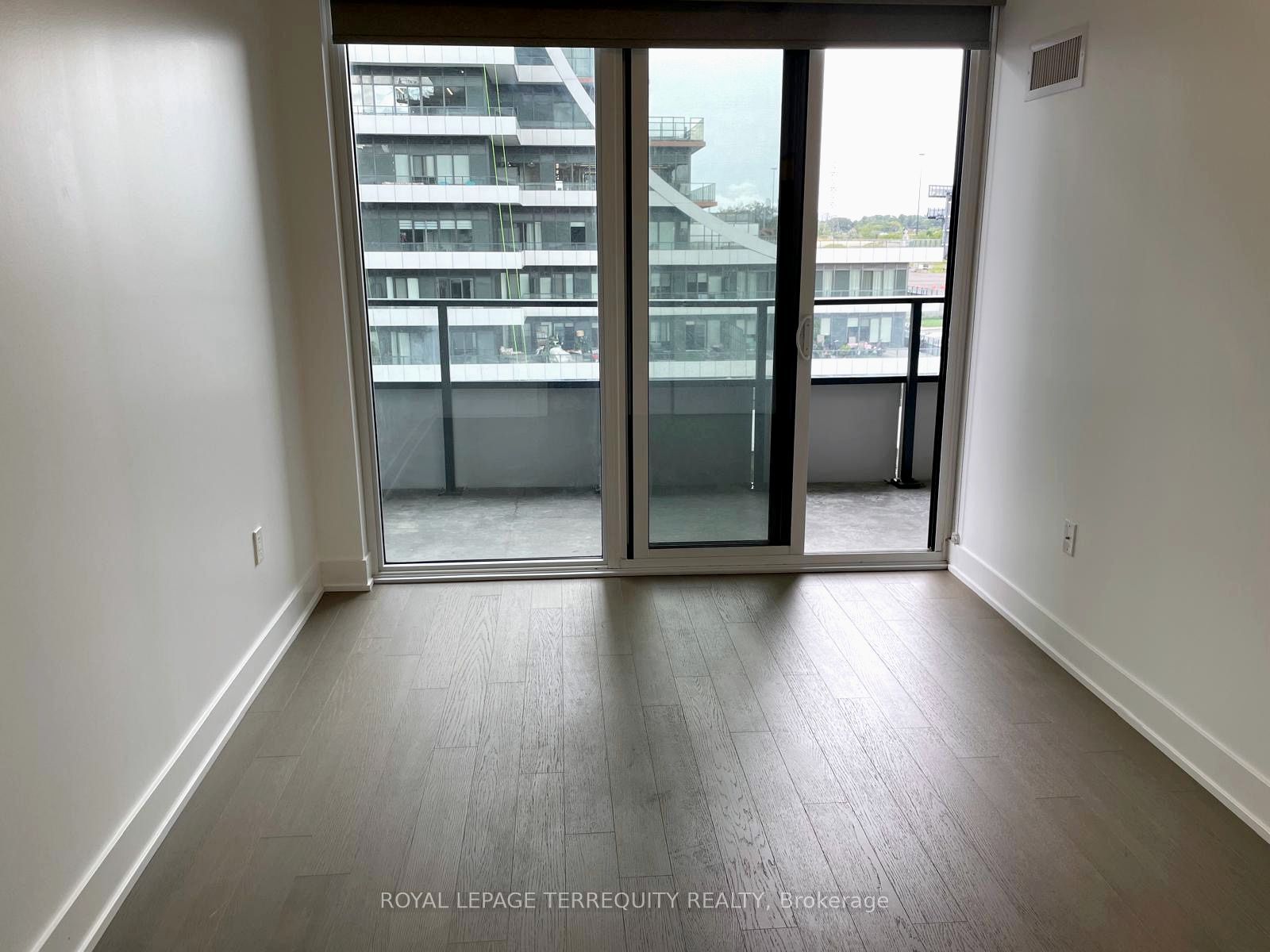 20 Shore Breeze Drive 503, Toronto, ON M8V 0C7 photo 2