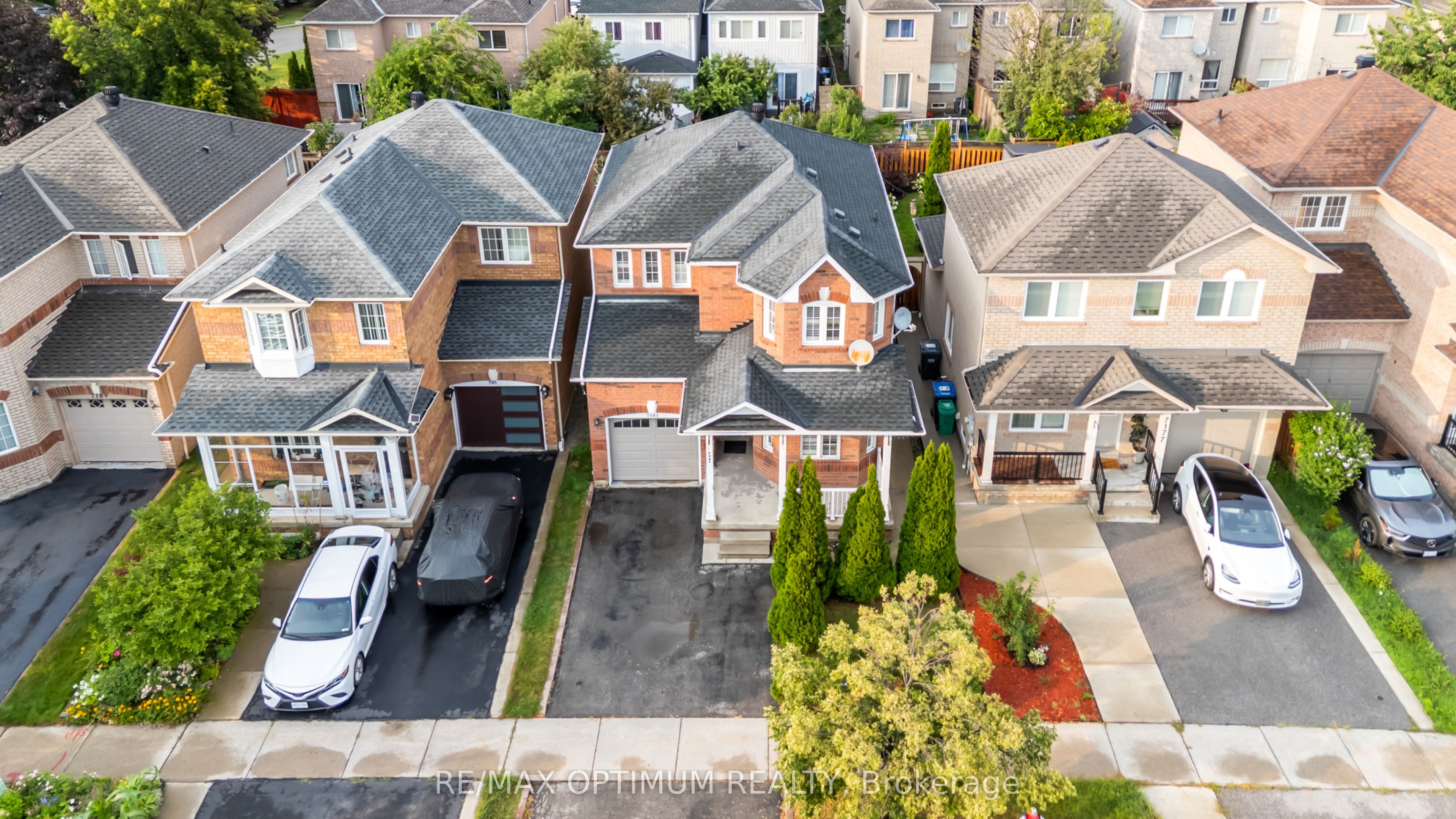 7181 Tabbyman Walk, Mississauga, ON L5W 1K4 photo 2