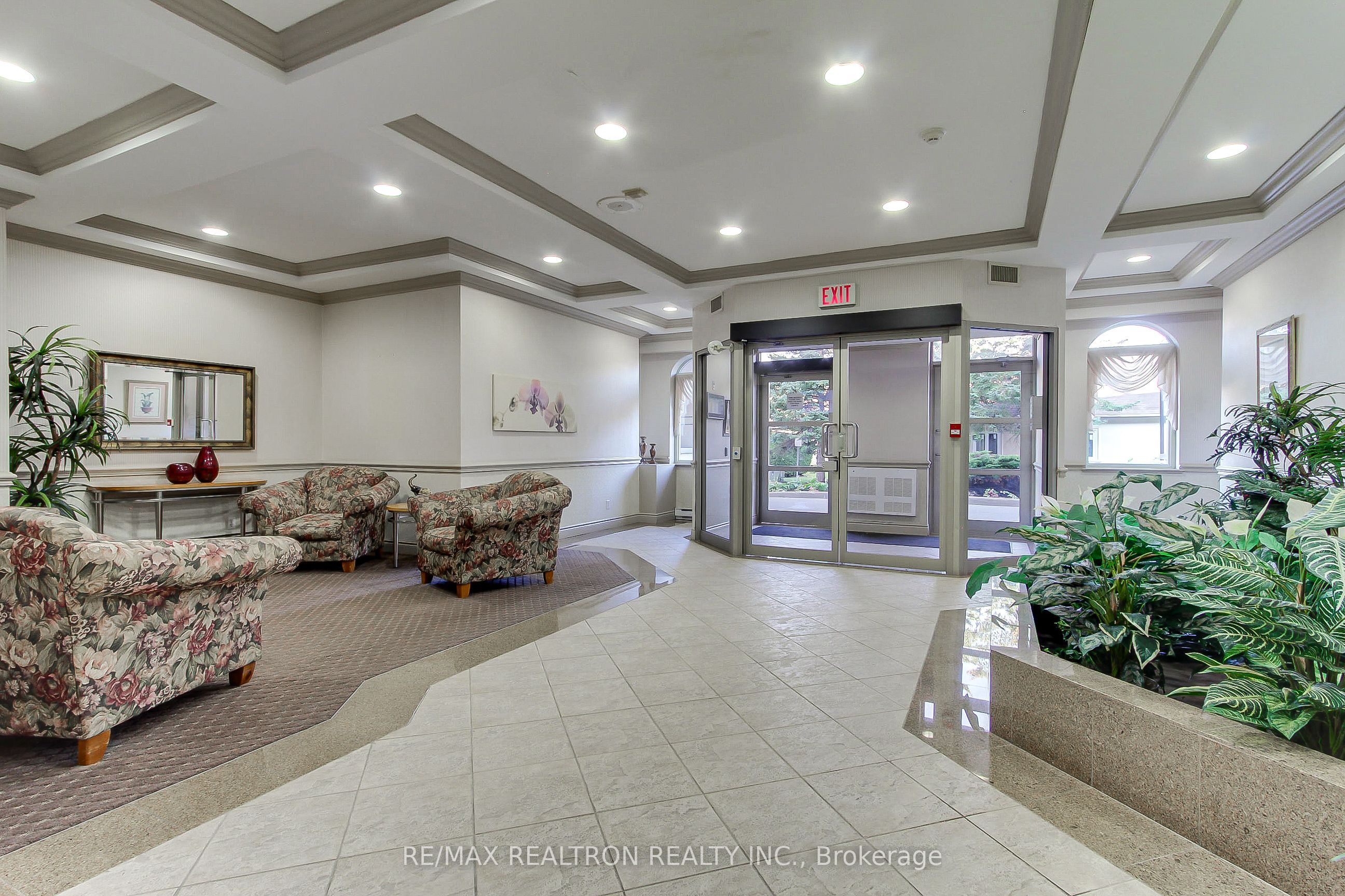 3 Dayspring Circle 207, Brampton, ON L6P 1B7 photo 4