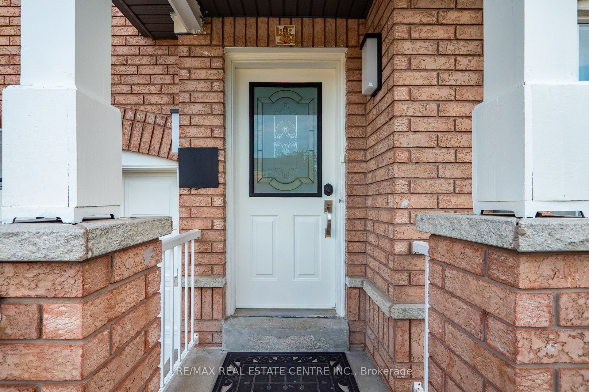 8 Flatlands Way, Brampton, ON L6R 2B5 photo 2