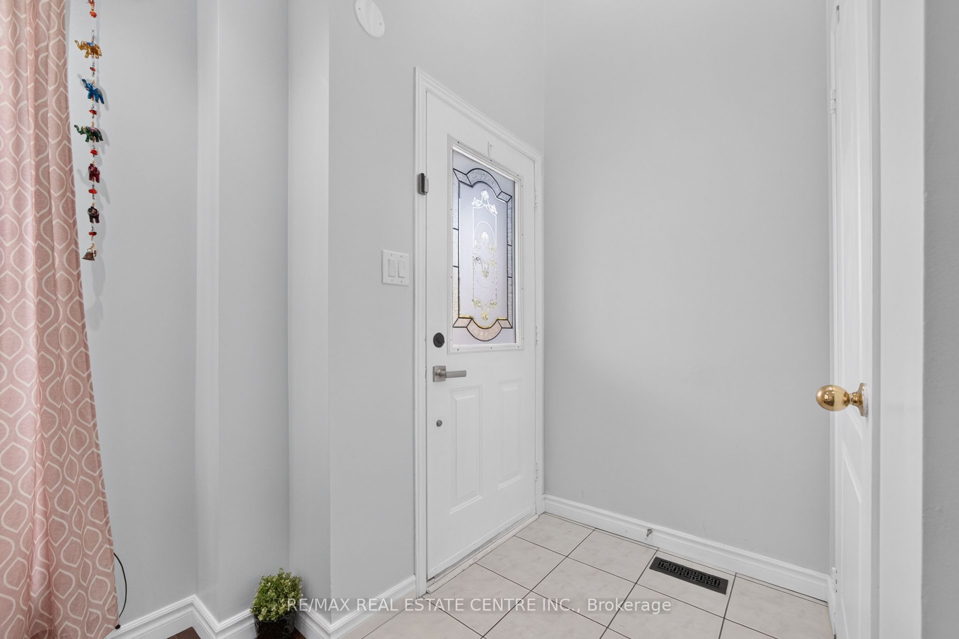 8 Flatlands Way, Brampton, ON L6R 2B5 photo 3