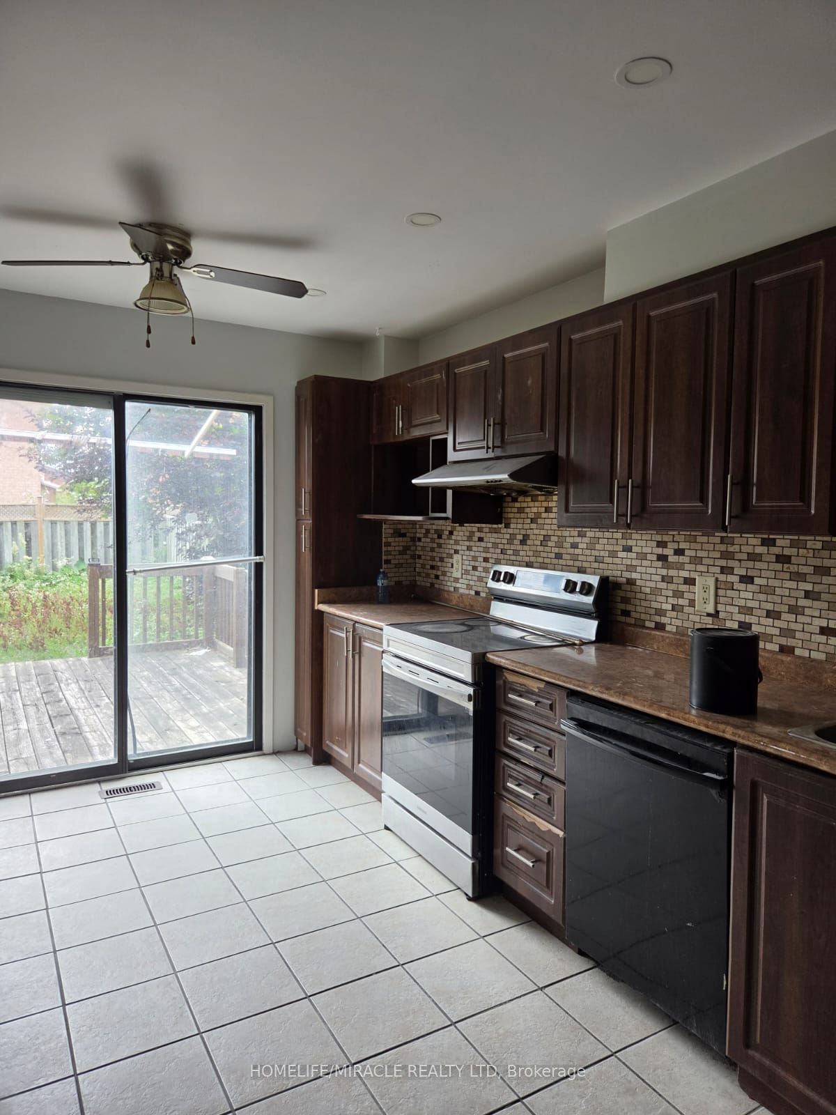 18 Beisel Court, Brampton, ON L6Z 2R8 photo 3
