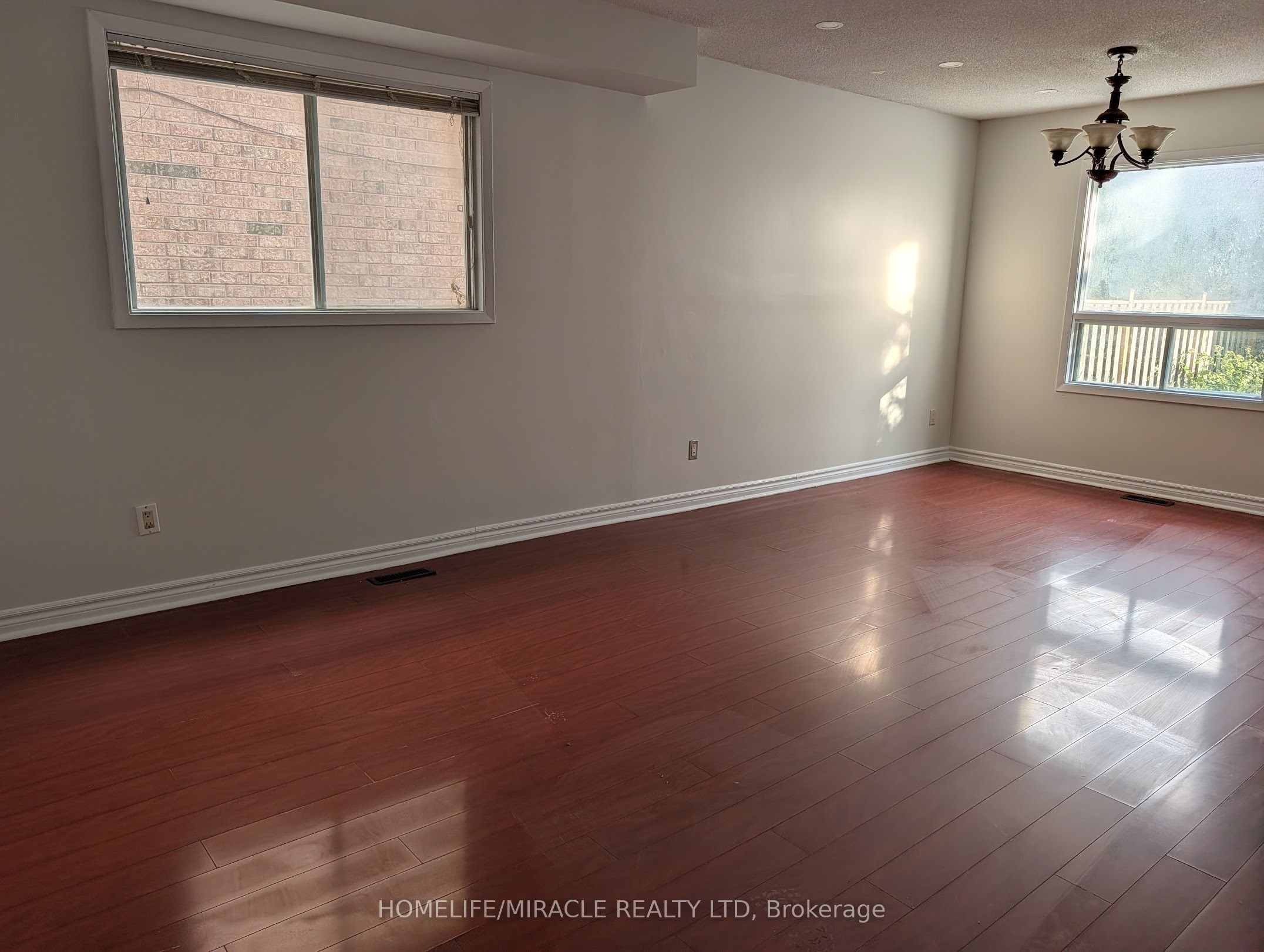 18 Beisel Court, Brampton, ON L6Z 2R8 photo 4