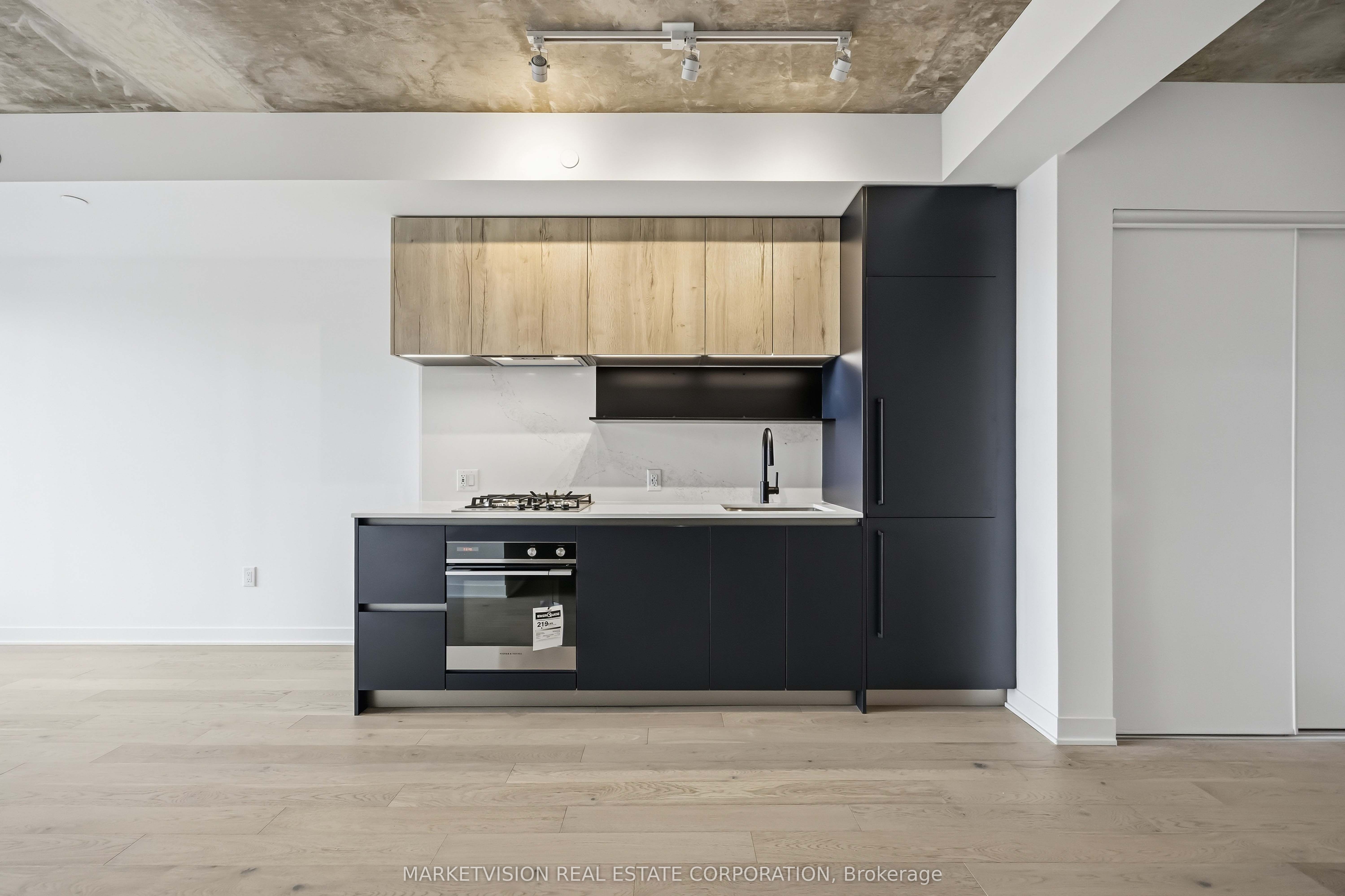 2625 Dundas Street W 708, Toronto, ON M6P 0C5