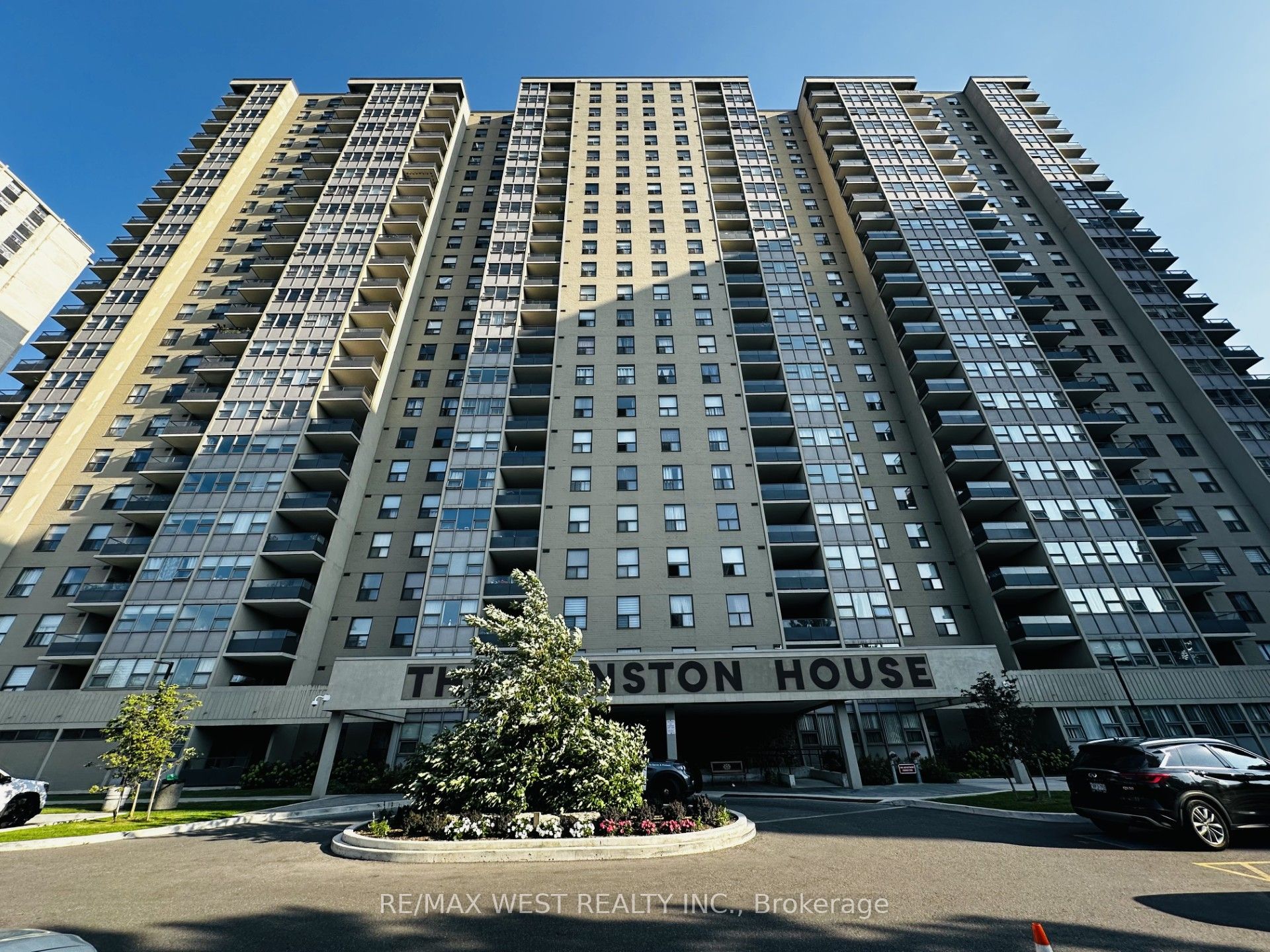 75 Emmett Avenue 211, Toronto, ON M6M 5A7