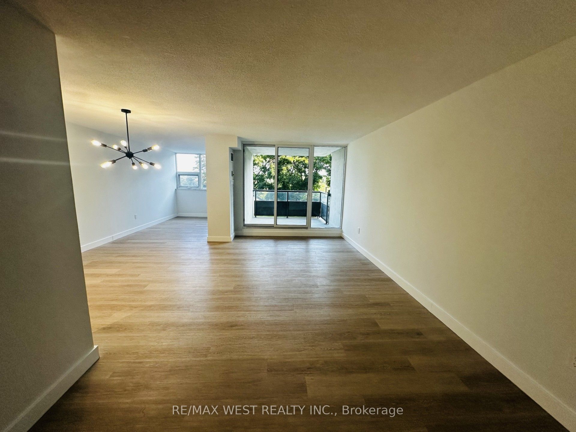 75 Emmett Avenue 211, Toronto, ON M6M 5A7 photo 2