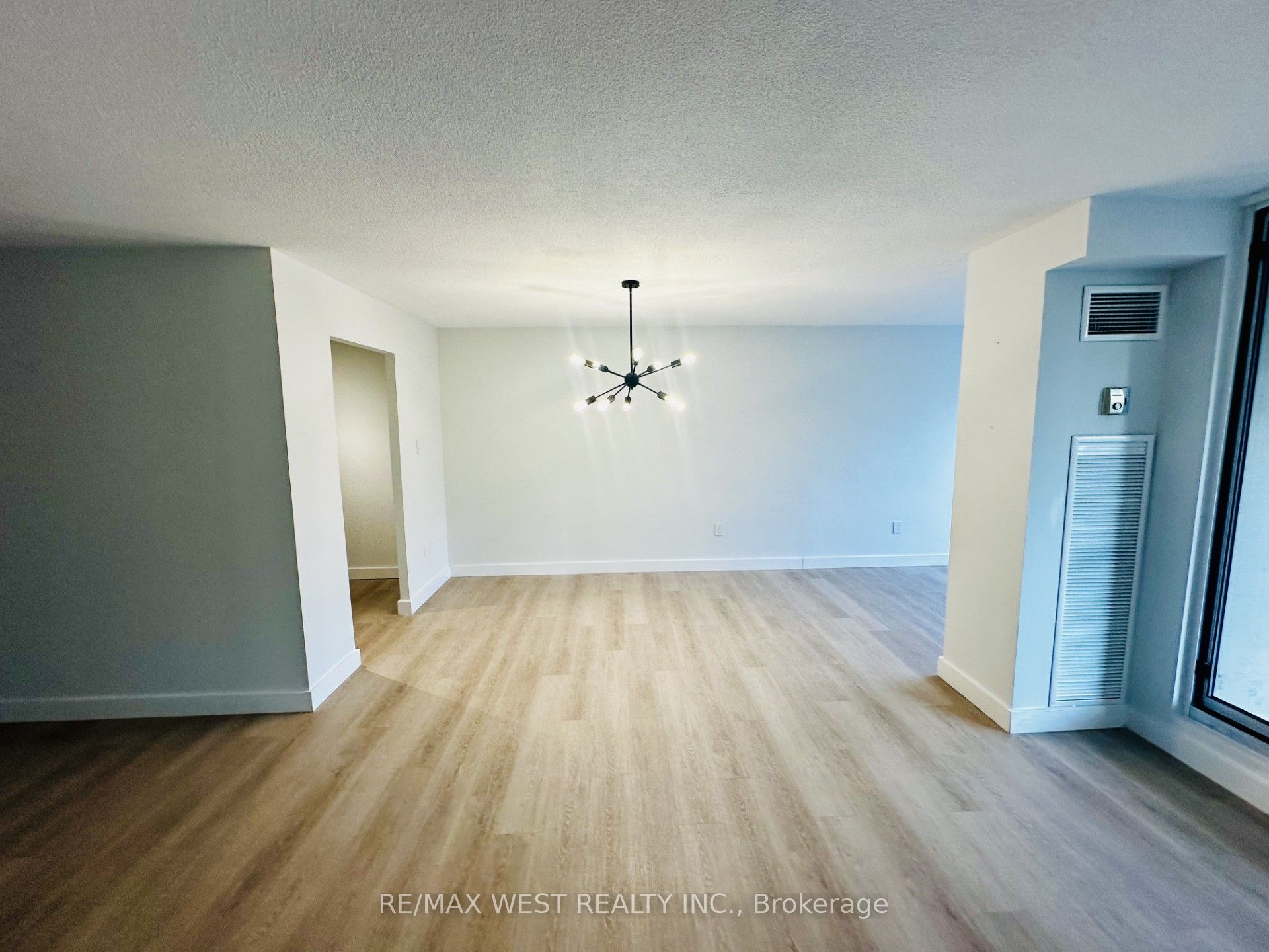 75 Emmett Avenue 211, Toronto, ON M6M 5A7 photo 3