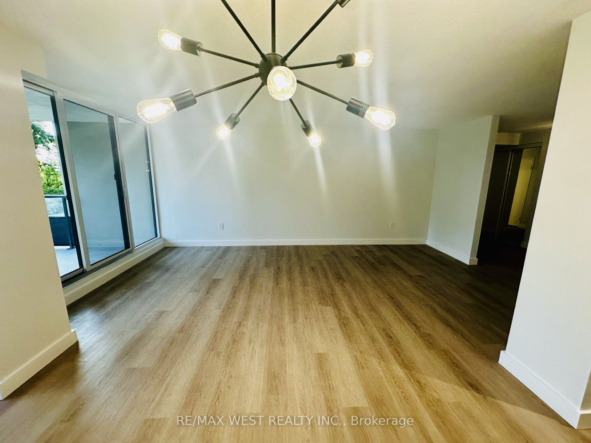 75 Emmett Avenue 211, Toronto, ON M6M 5A7 photo 5