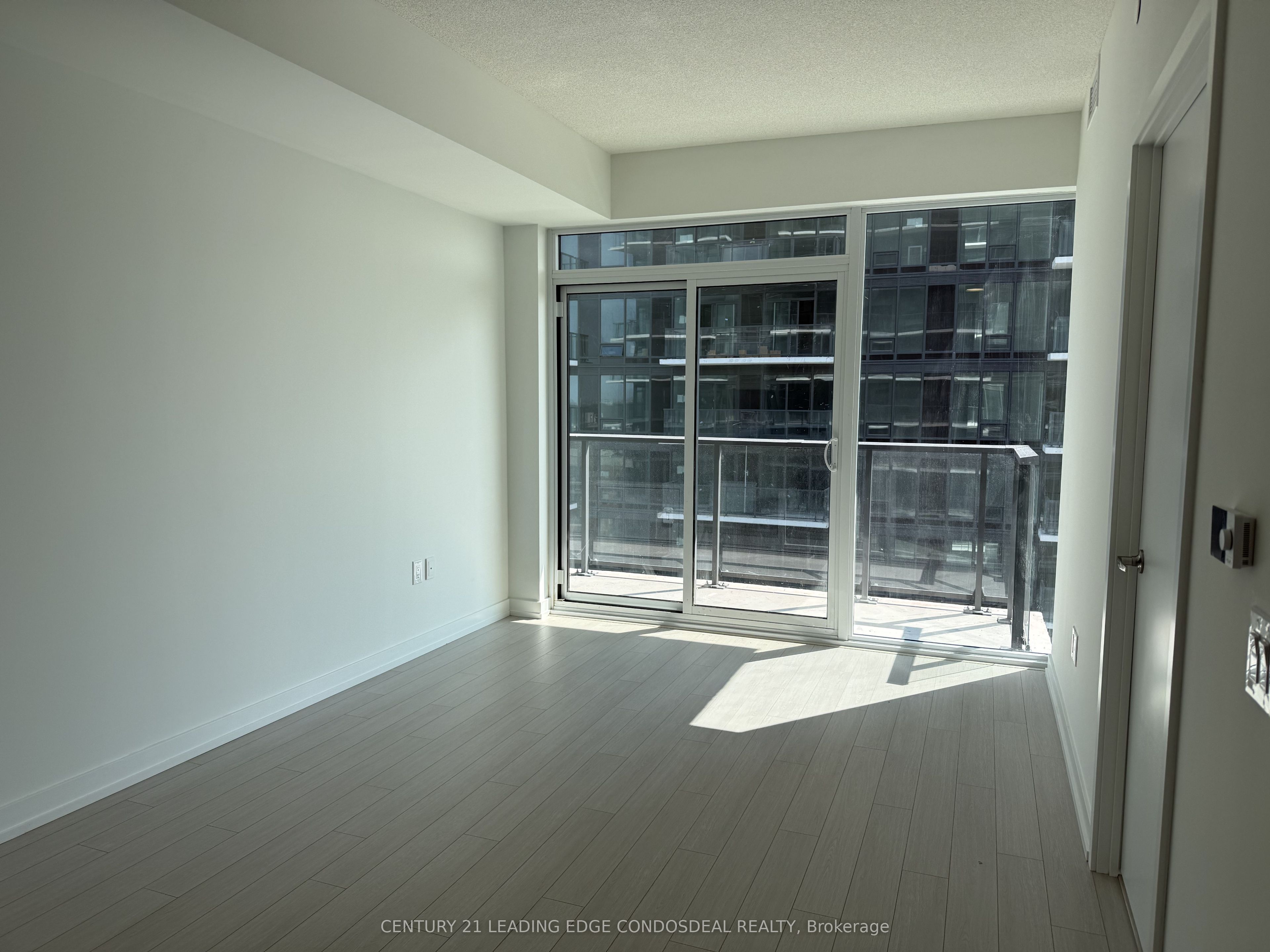4010 Eglinton Avenue W 1607, Toronto, ON M9A 0G5 photo 3
