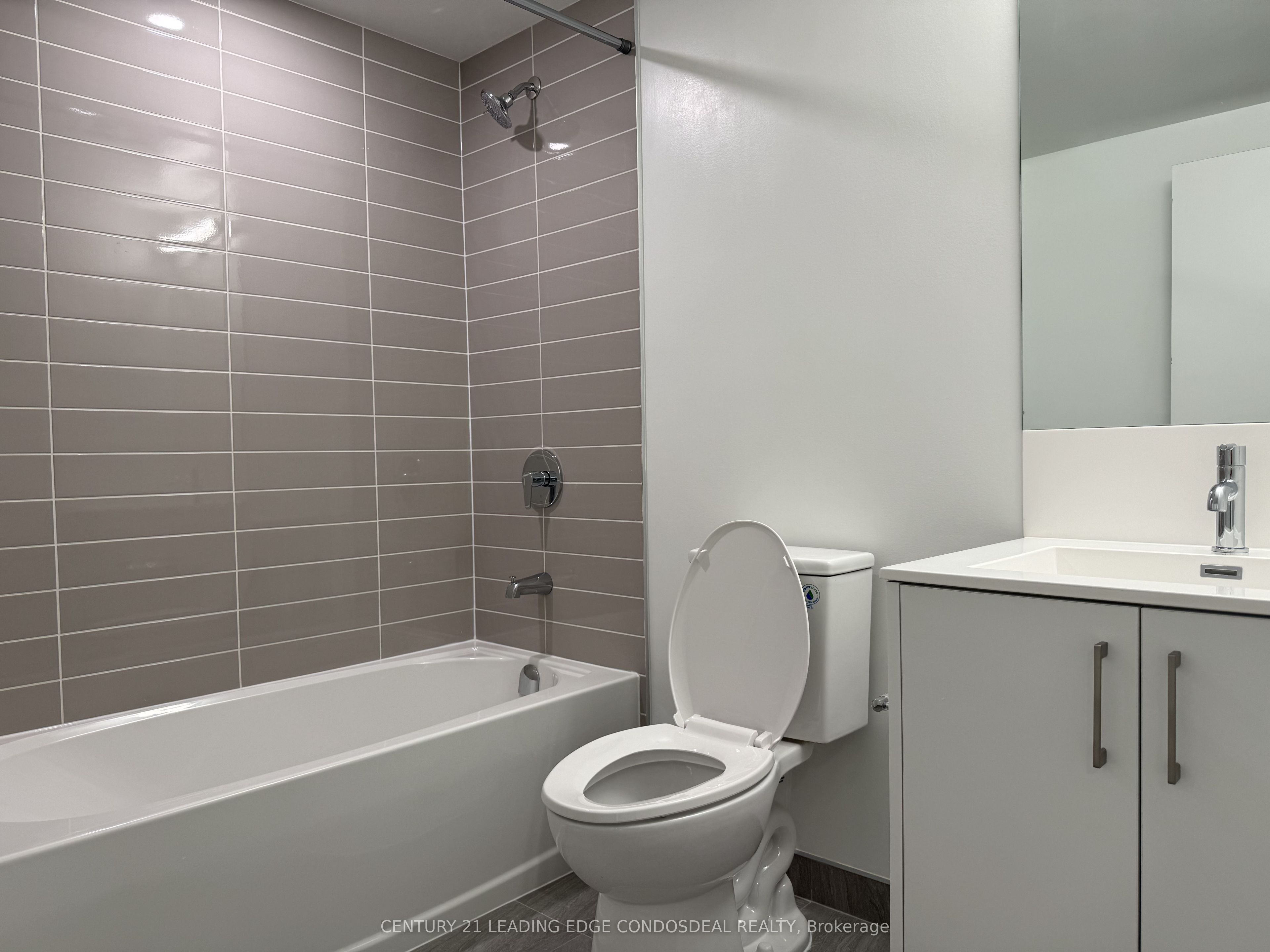 4010 Eglinton Avenue W 1607, Toronto, ON M9A 0G5 photo 4