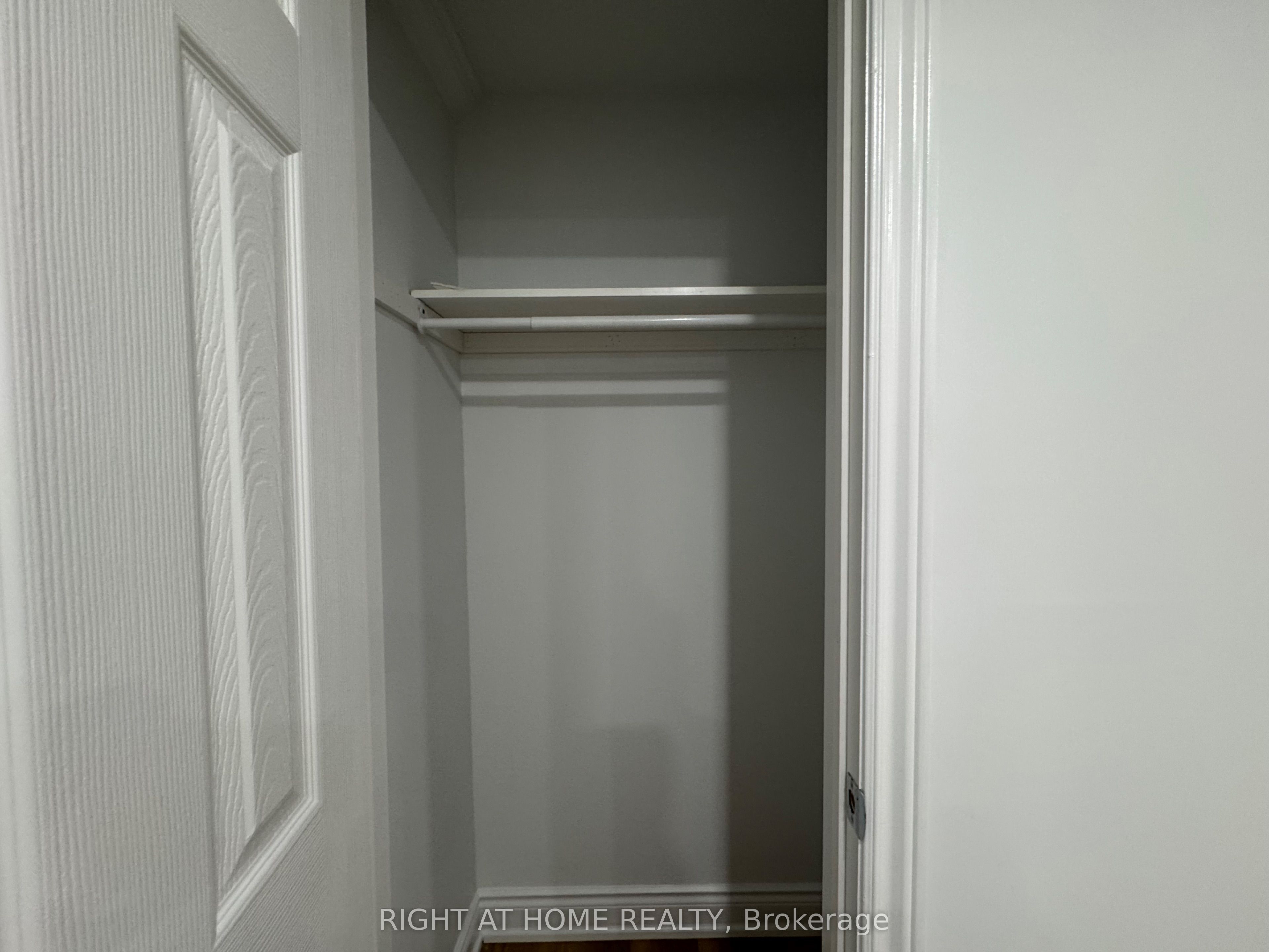 372 Winfield Terrace, Mississauga, ON L5R 1N8 photo 3