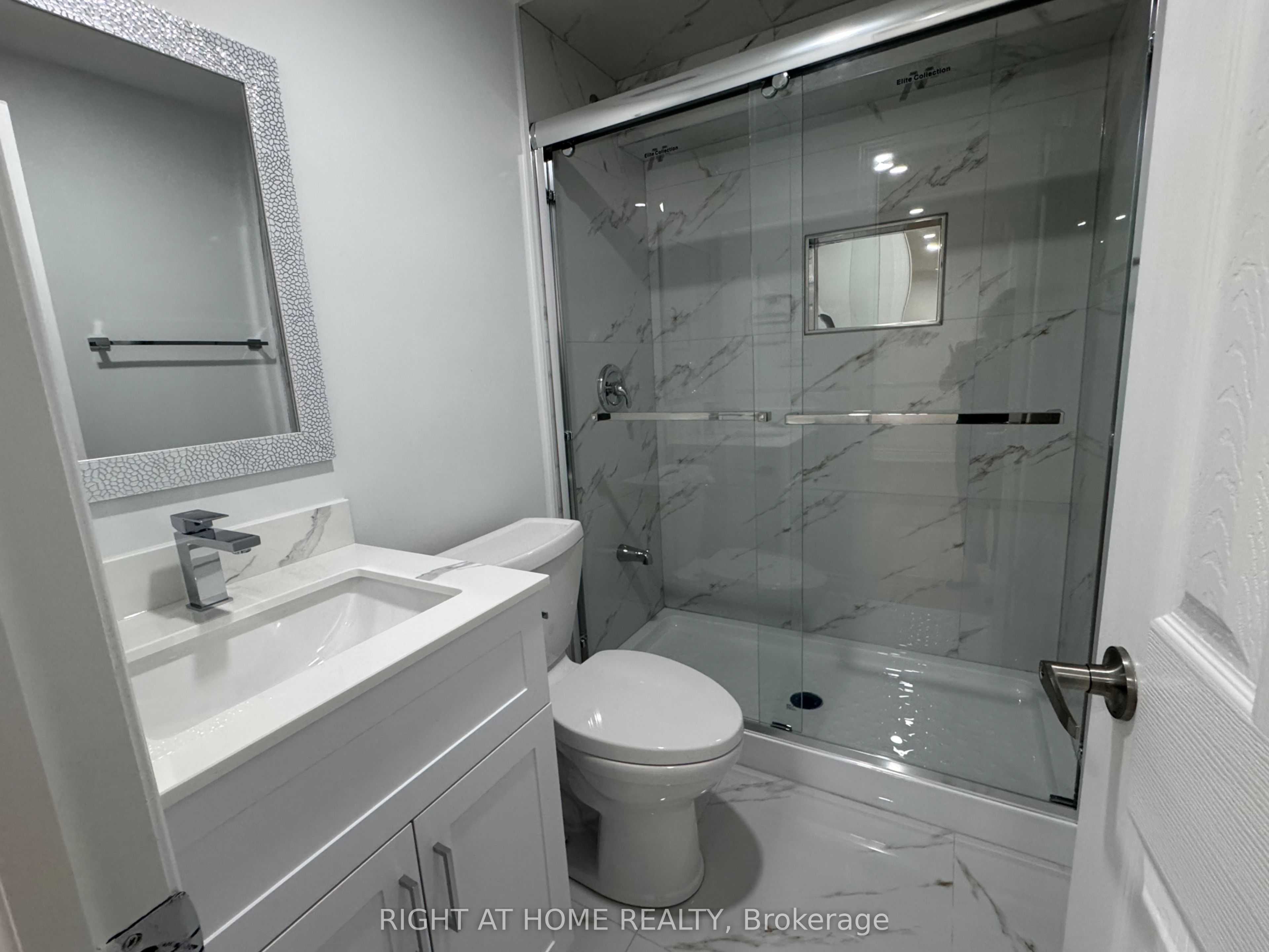 372 Winfield Terrace, Mississauga, ON L5R 1N8 photo 4