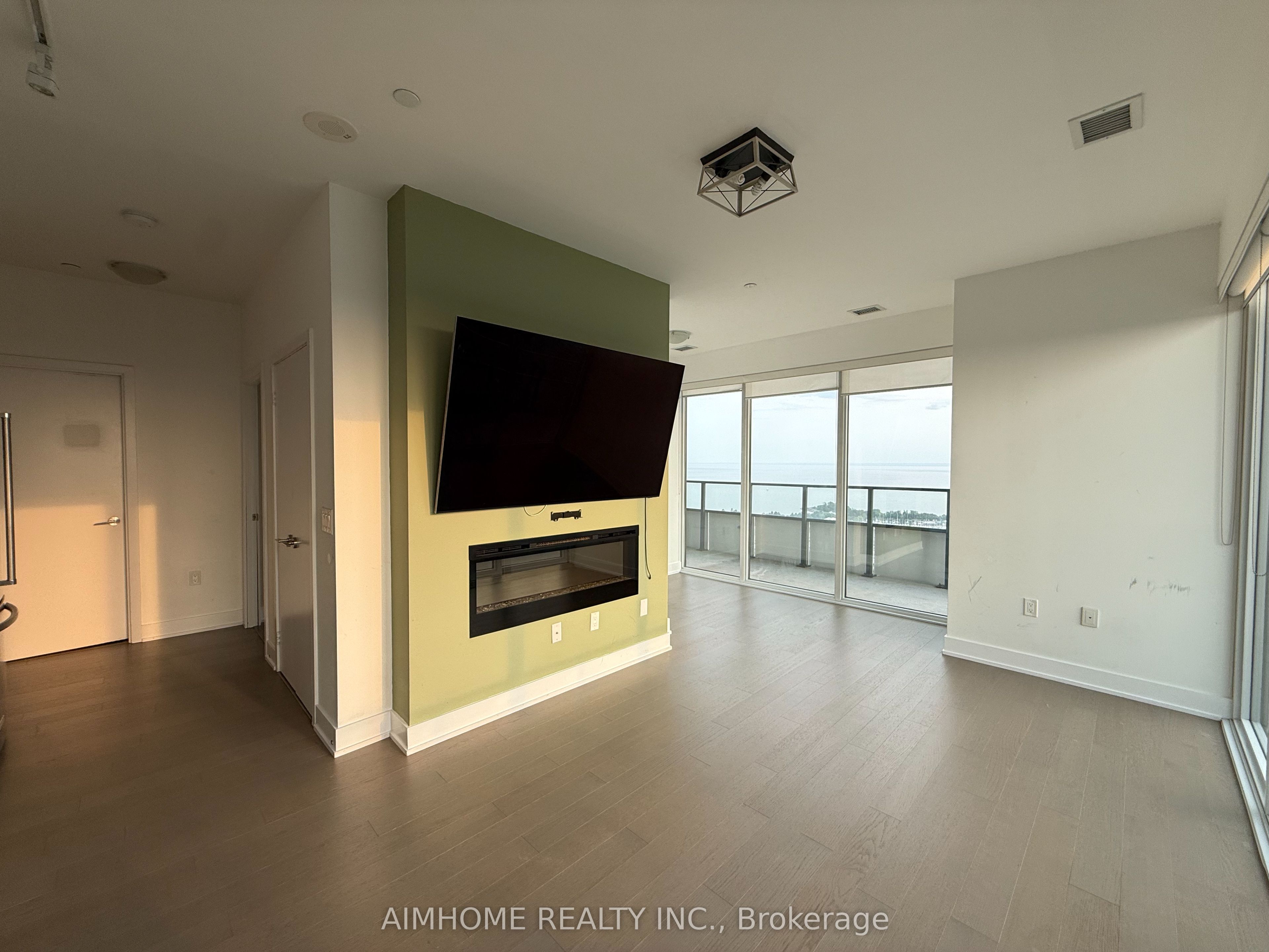 30 Shore Breeze Drive 3320, Toronto, ON M8V 1A1 photo 2