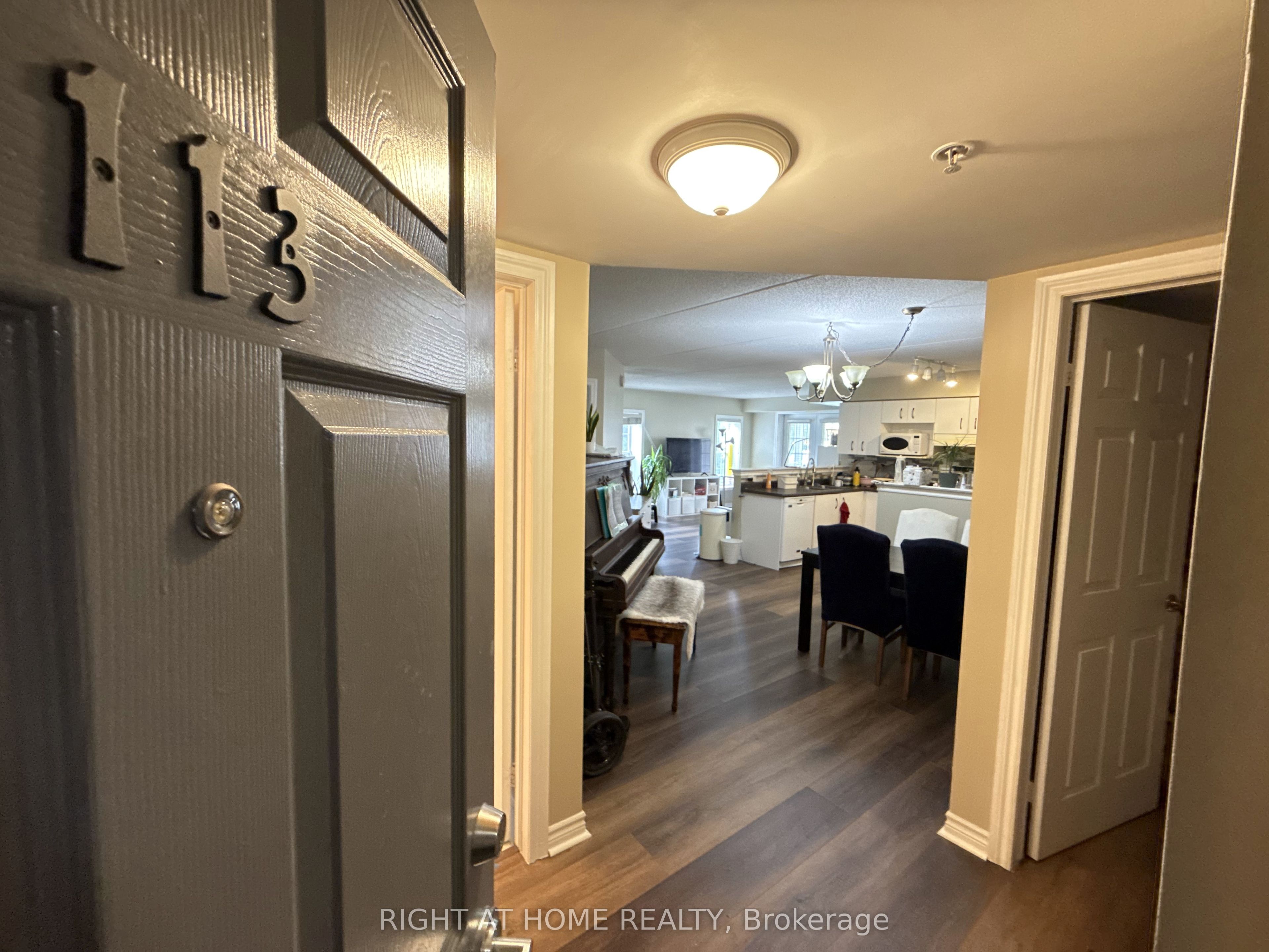 1450 Bishops Gate 113, Oakville, ON L6M 4N1 photo 2