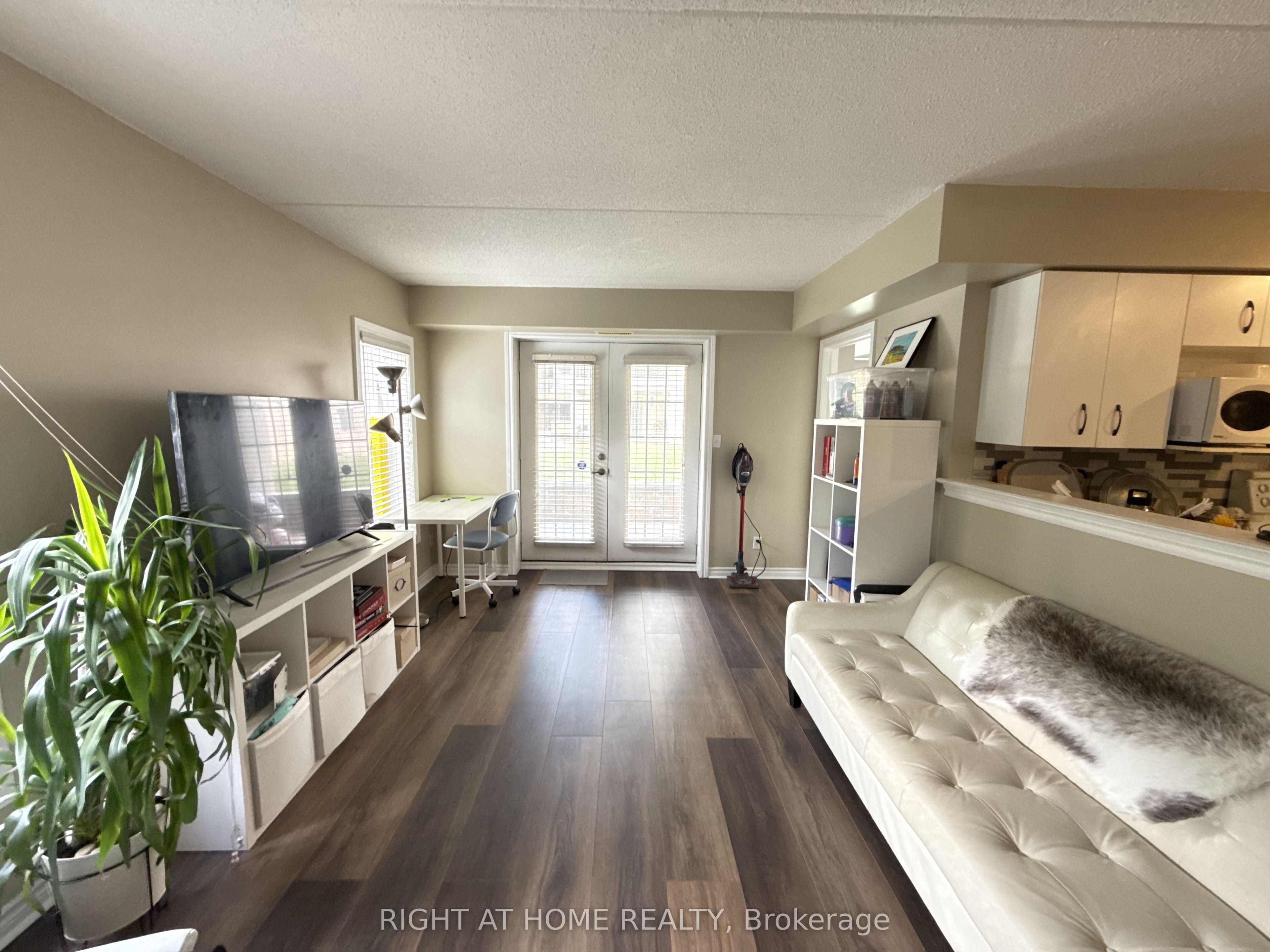 1450 Bishops Gate 113, Oakville, ON L6M 4N1 photo 3