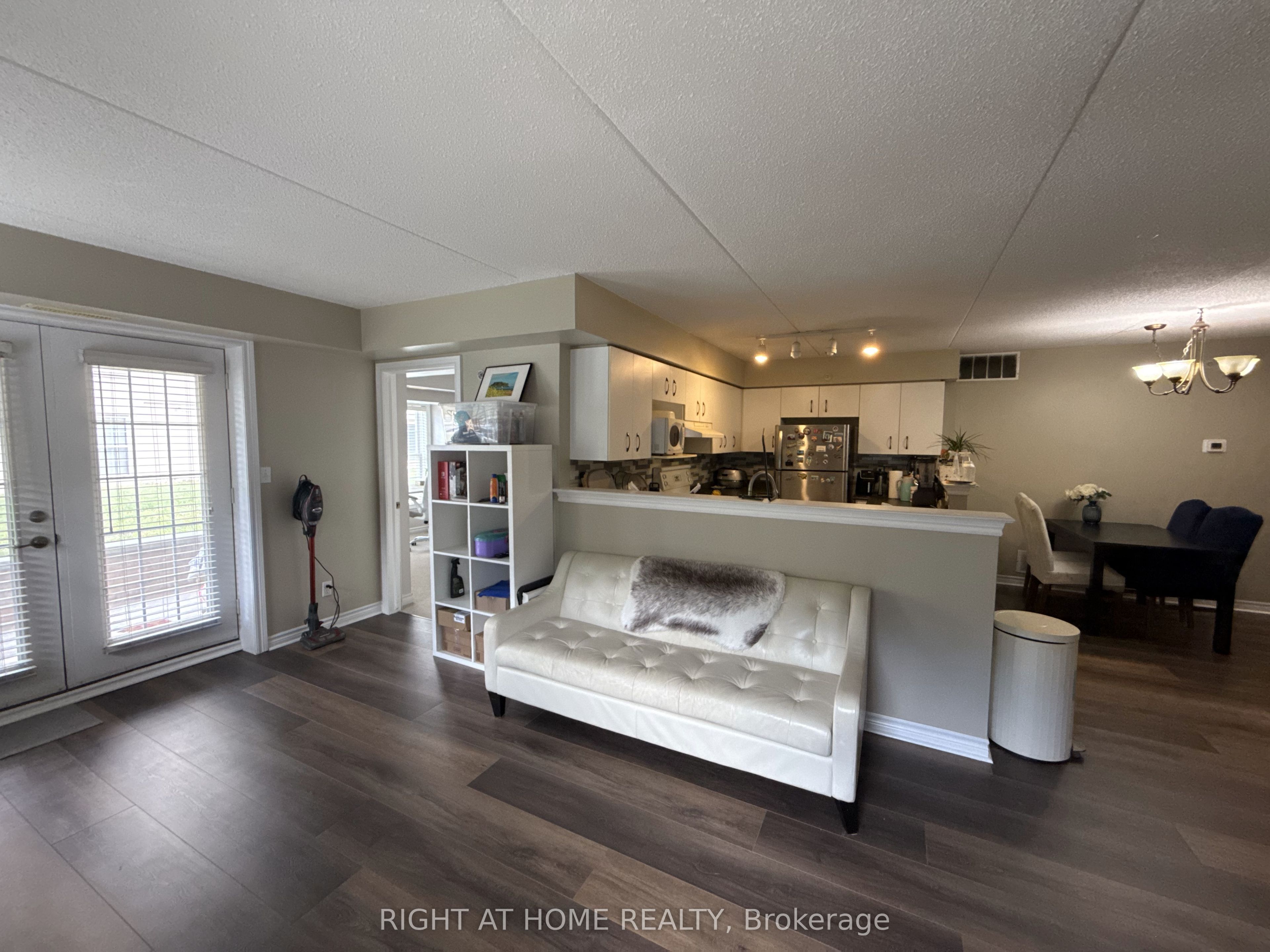 1450 Bishops Gate 113, Oakville, ON L6M 4N1 photo 4