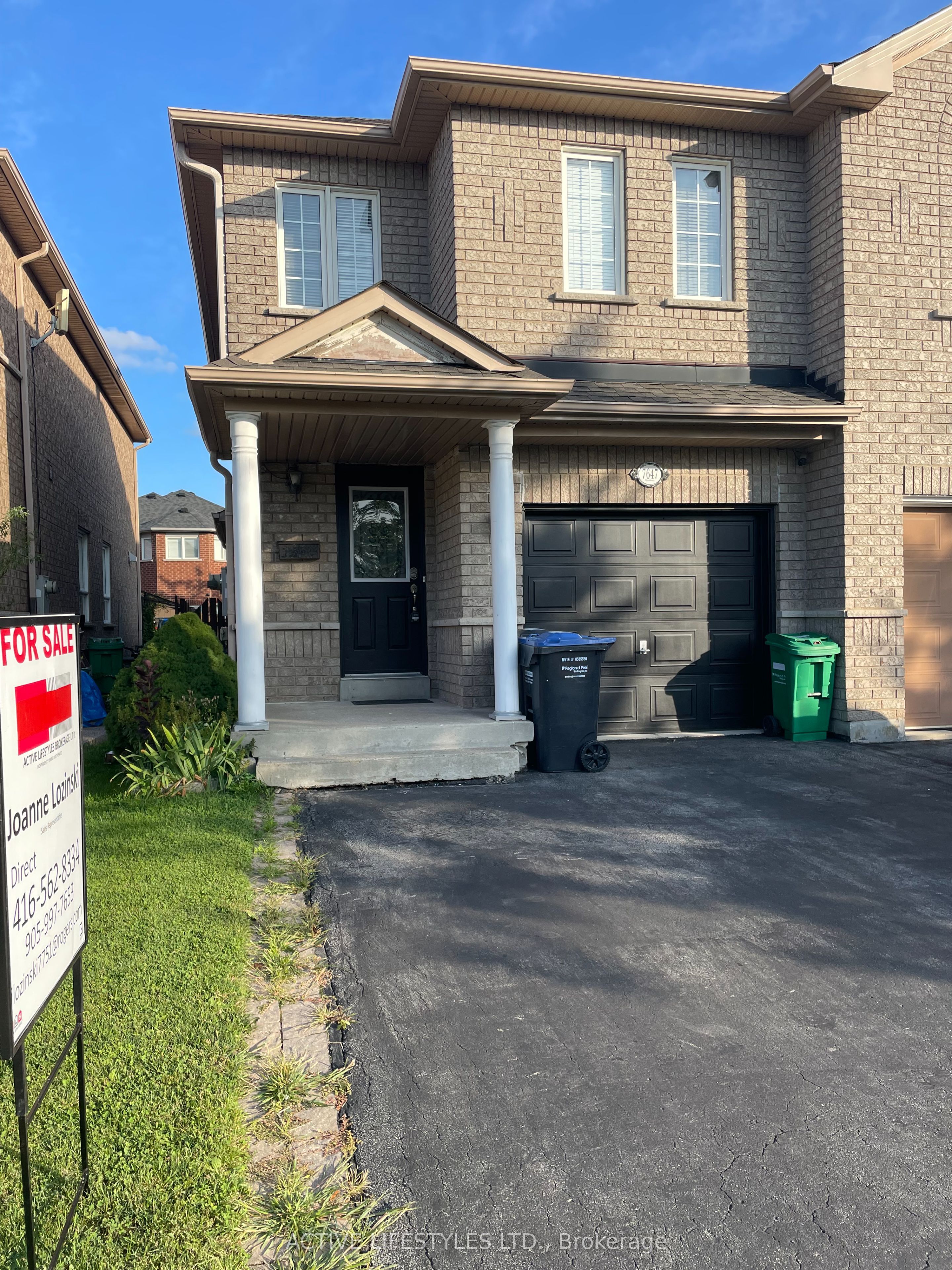 7647 Doverwood Drive, Mississauga, ON L5N 8J2