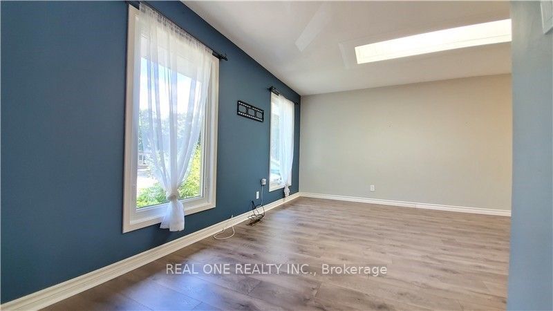 133 McCraney Street #upper, Oakville, ON L6H 1H5 photo 3