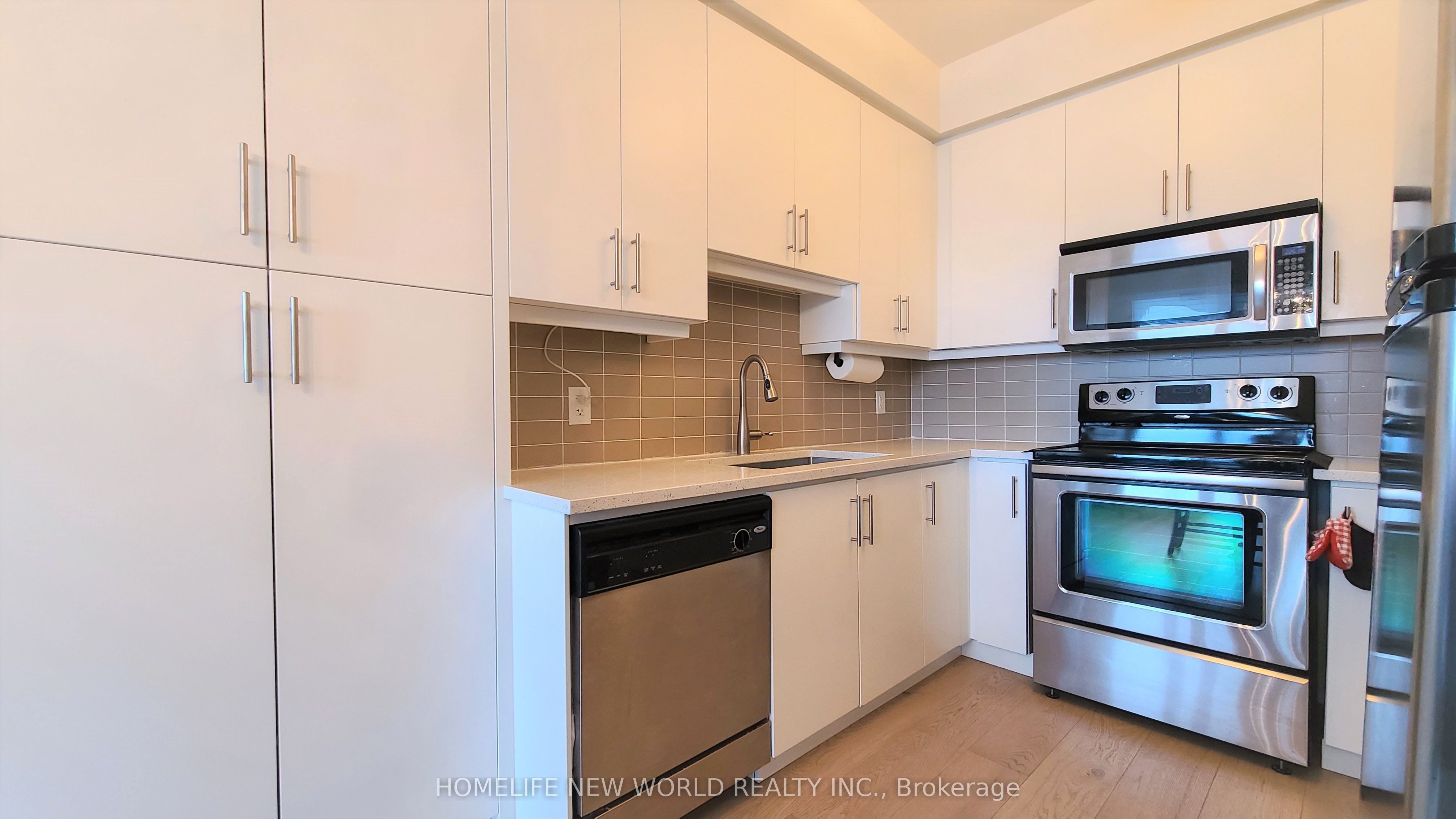 1 Hurontario Street 505, Mississauga, ON L5G 3G8 photo 3
