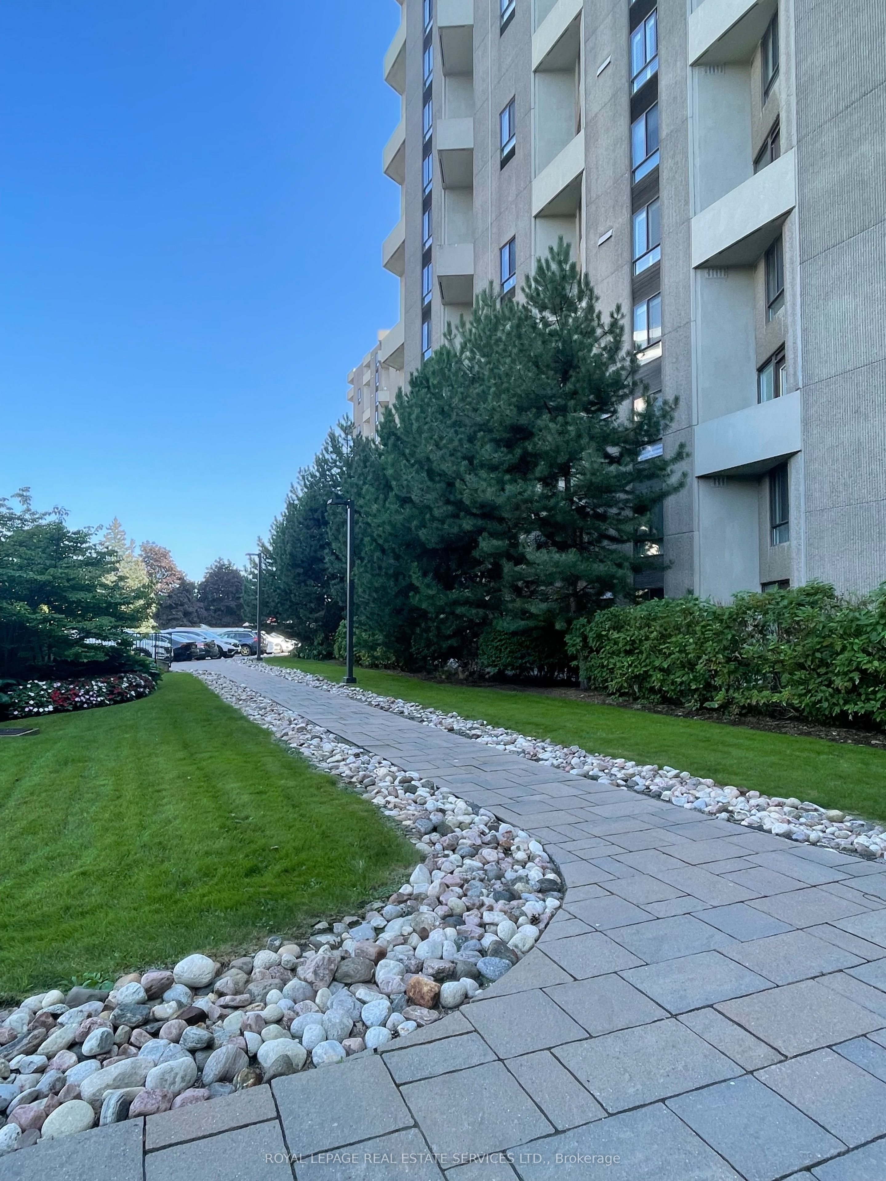 296 Mill Road A15, Toronto, ON M9C 4X8 photo 2