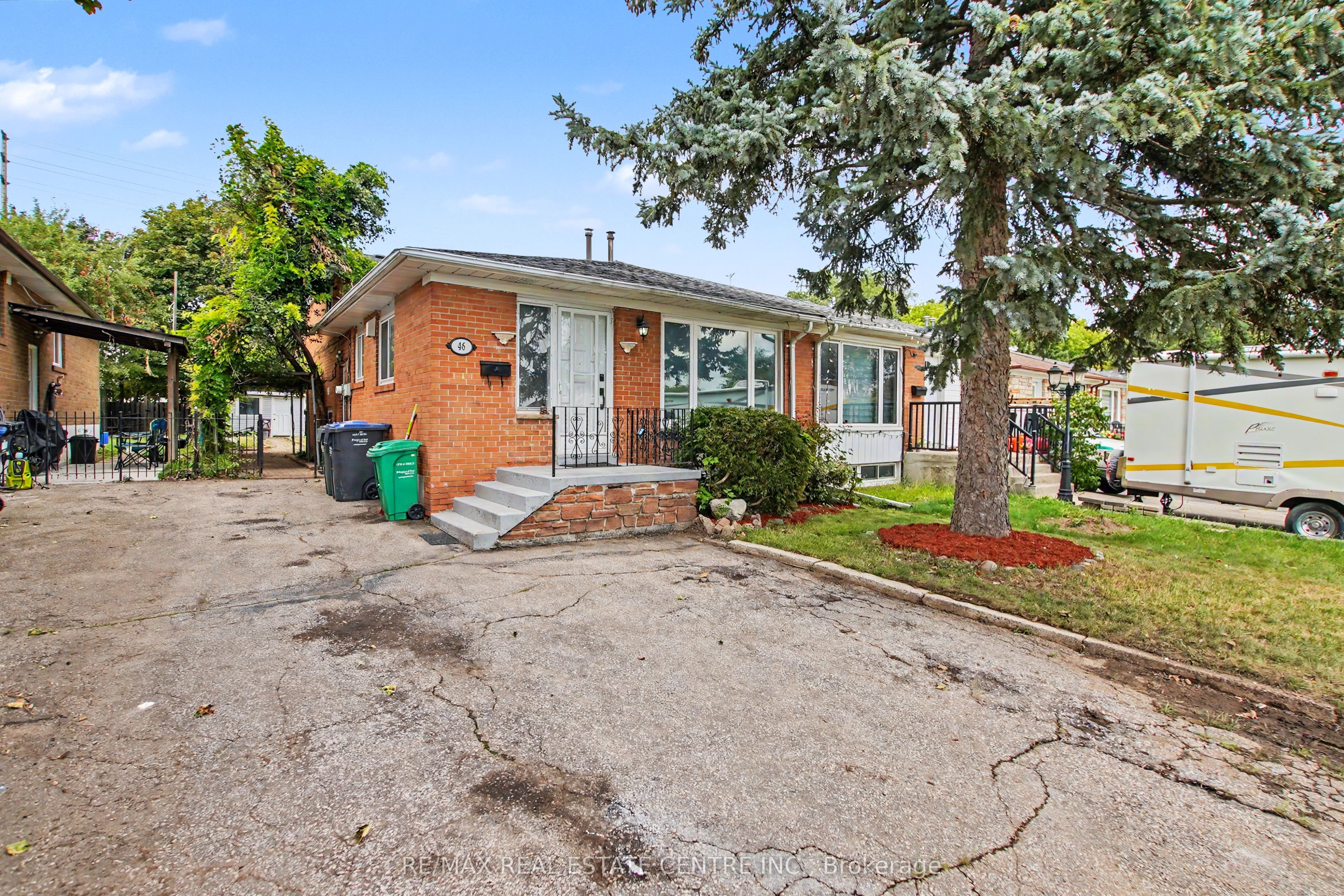 46 Northwood Drive, Brampton, ON L6X 2L2 photo 2