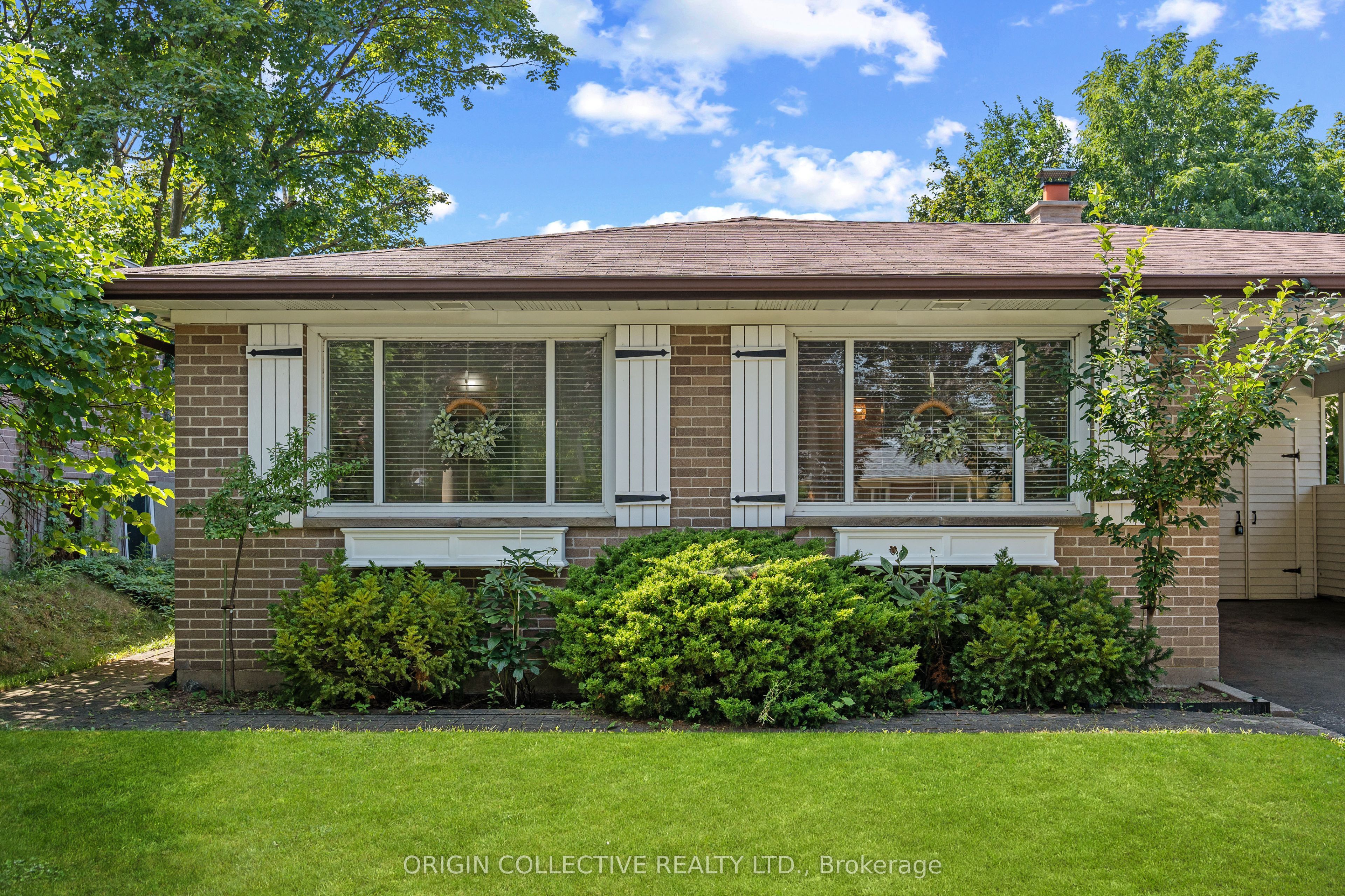 983 Parthia Crescent, Mississauga, ON L4Y 2K9 photo 2