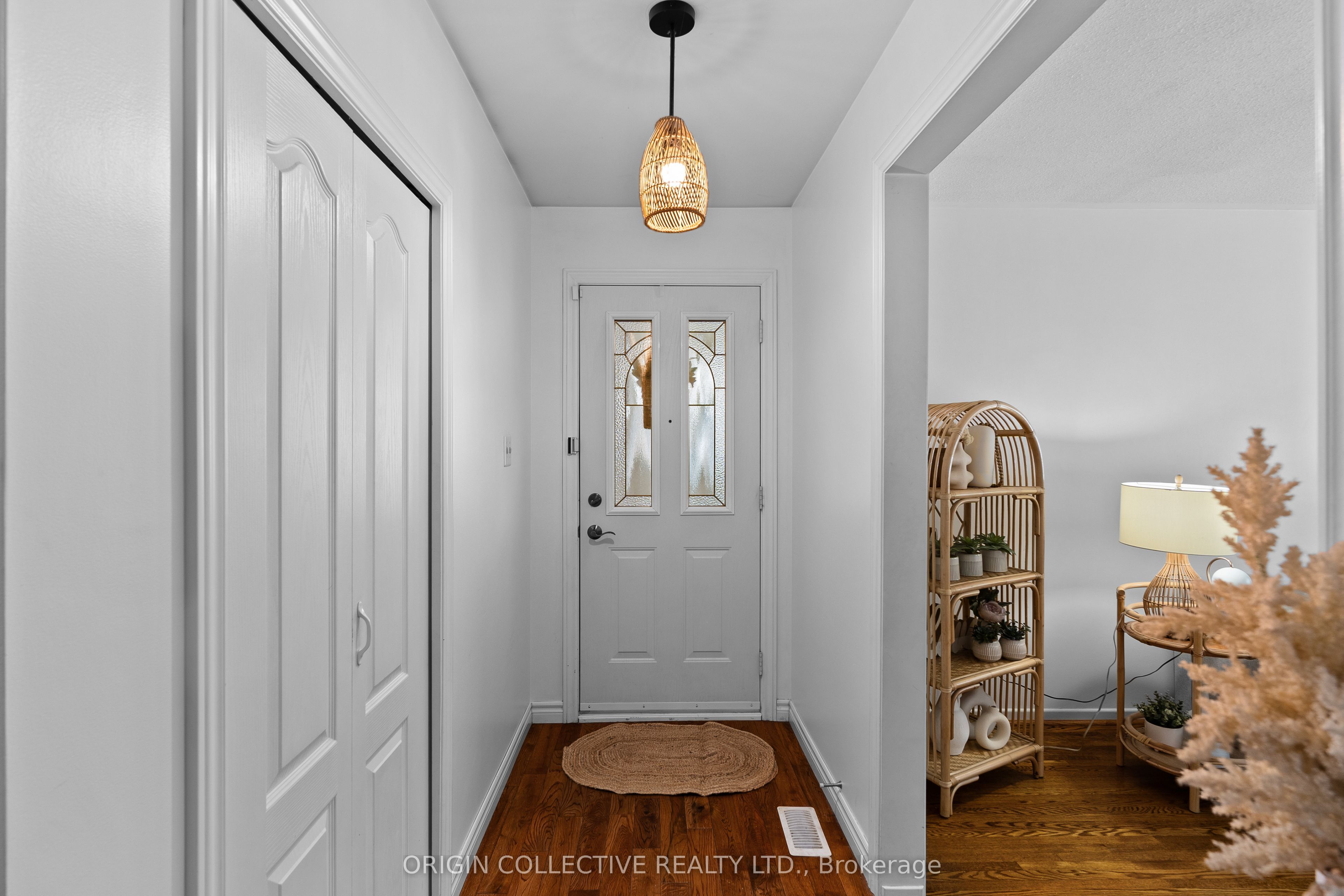 983 Parthia Crescent, Mississauga, ON L4Y 2K9 photo 5