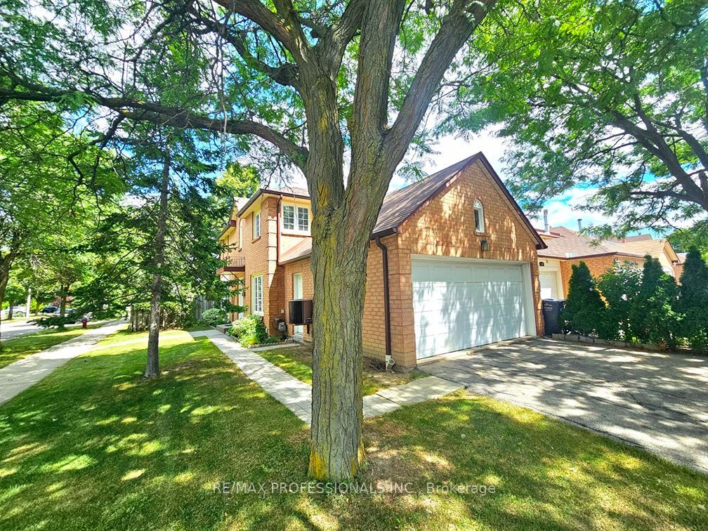 500 Silverthorne Crescent 1, Mississauga, ON L5R 1W3 photo 2