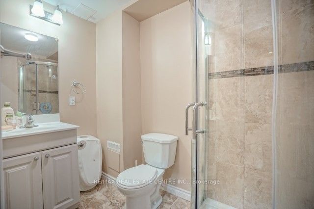 28 Stephanie Avenue, Brampton, ON L6Y 5N3 photo 3