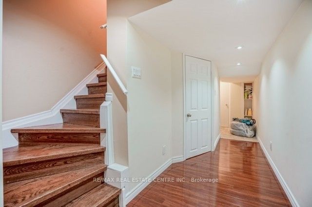28 Stephanie Avenue, Brampton, ON L6Y 5N3 photo 4