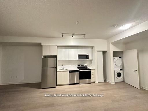 859 The Queensway 207, Toronto, ON M8Z 1N8 photo 3