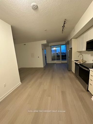 859 The Queensway 207, Toronto, ON M8Z 1N8 photo 5