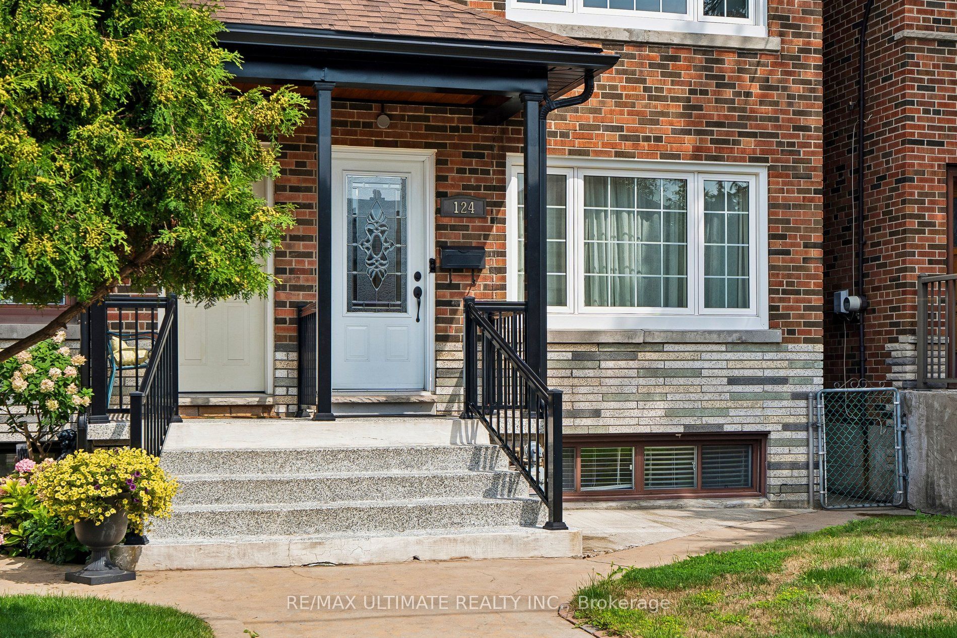 124 Hope Street, Toronto, ON M6E 1K1 photo 2
