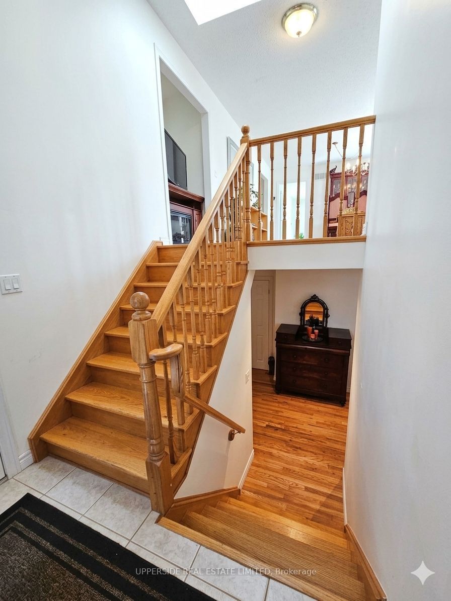 4 Kingsley Road S, Halton Hills, ON L7J 2Z5 photo 3