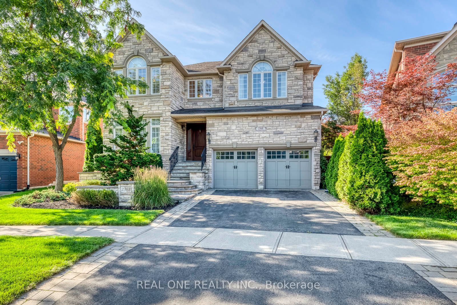 2368 Presquile Drive, Oakville, ON L6H 7R1