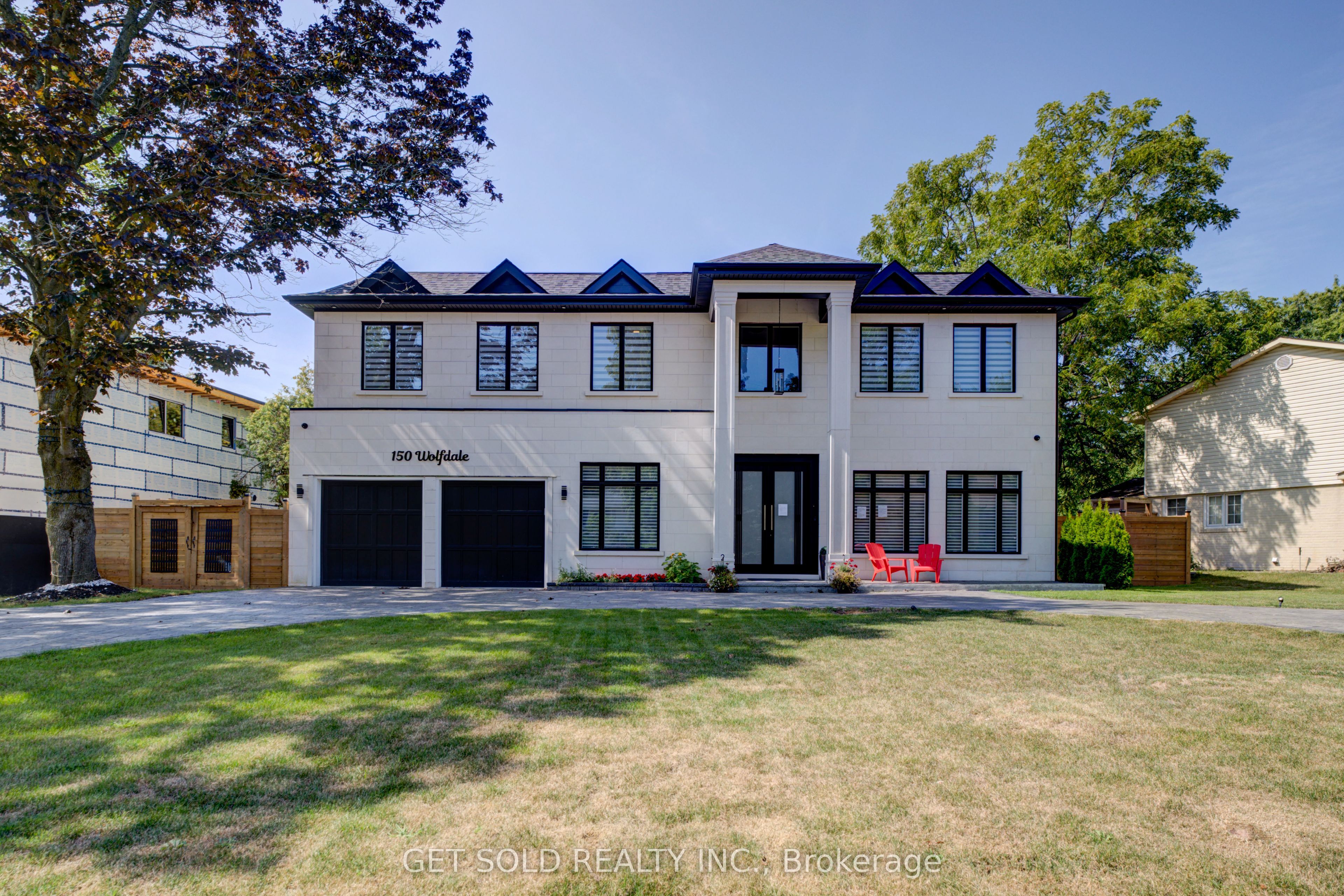 150 Wolfdale Avenue, Oakville, ON L6L 4S1