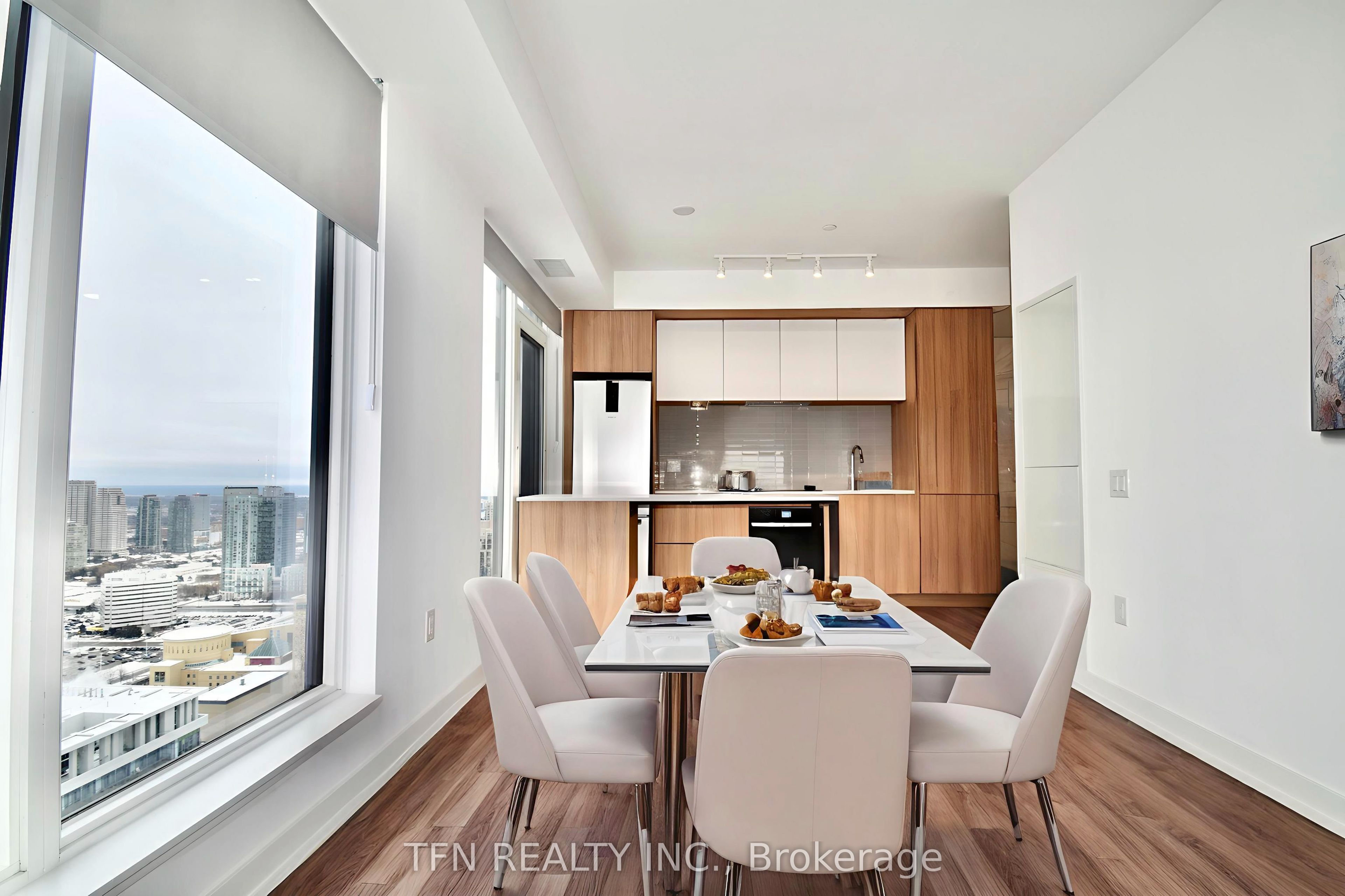 395 Square One Drive 3803, Mississauga, ON L5B 0P6 photo 3