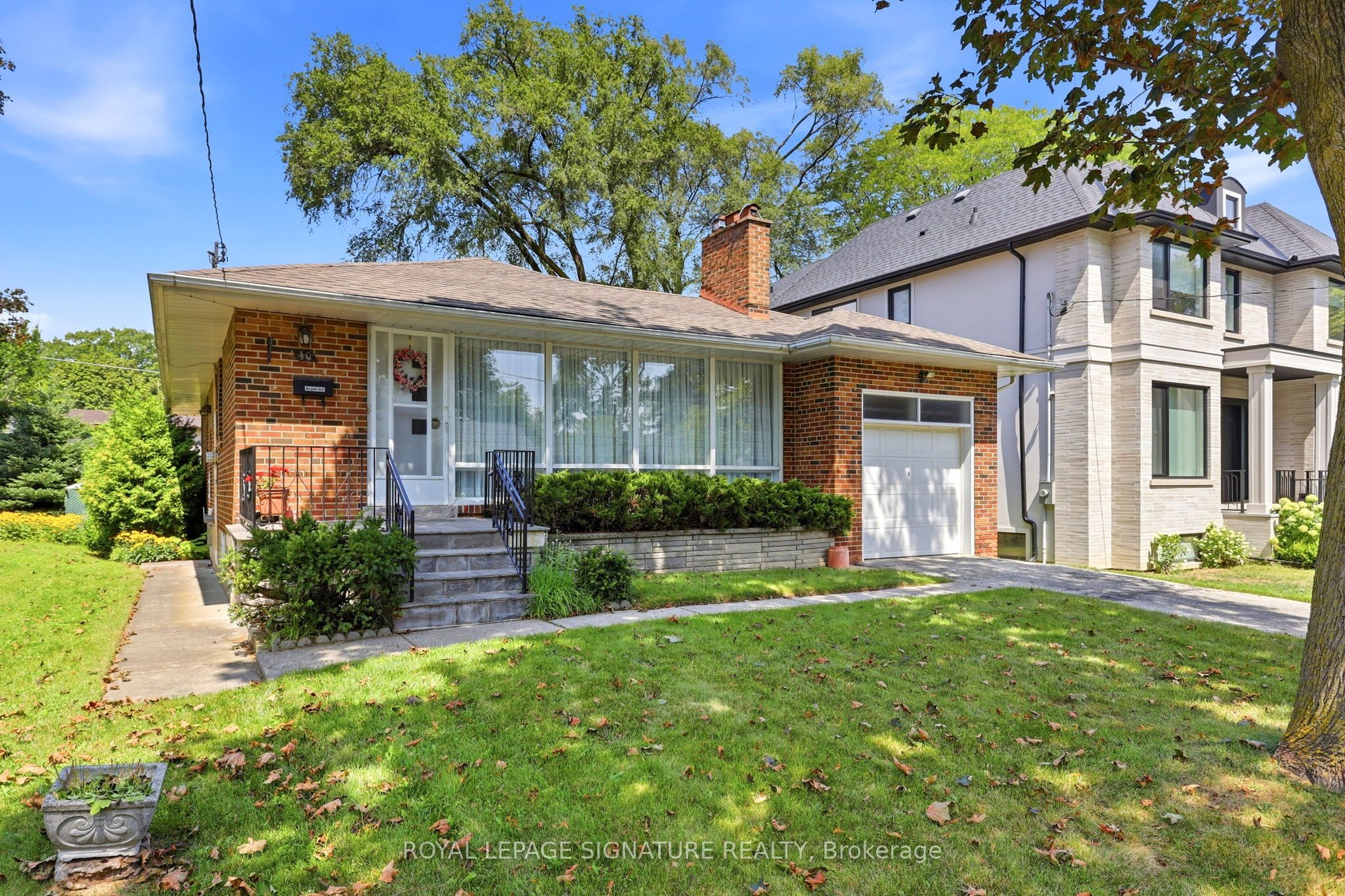40 Kirk Bradden Road E, Toronto, ON M8Y 2E7 photo 2