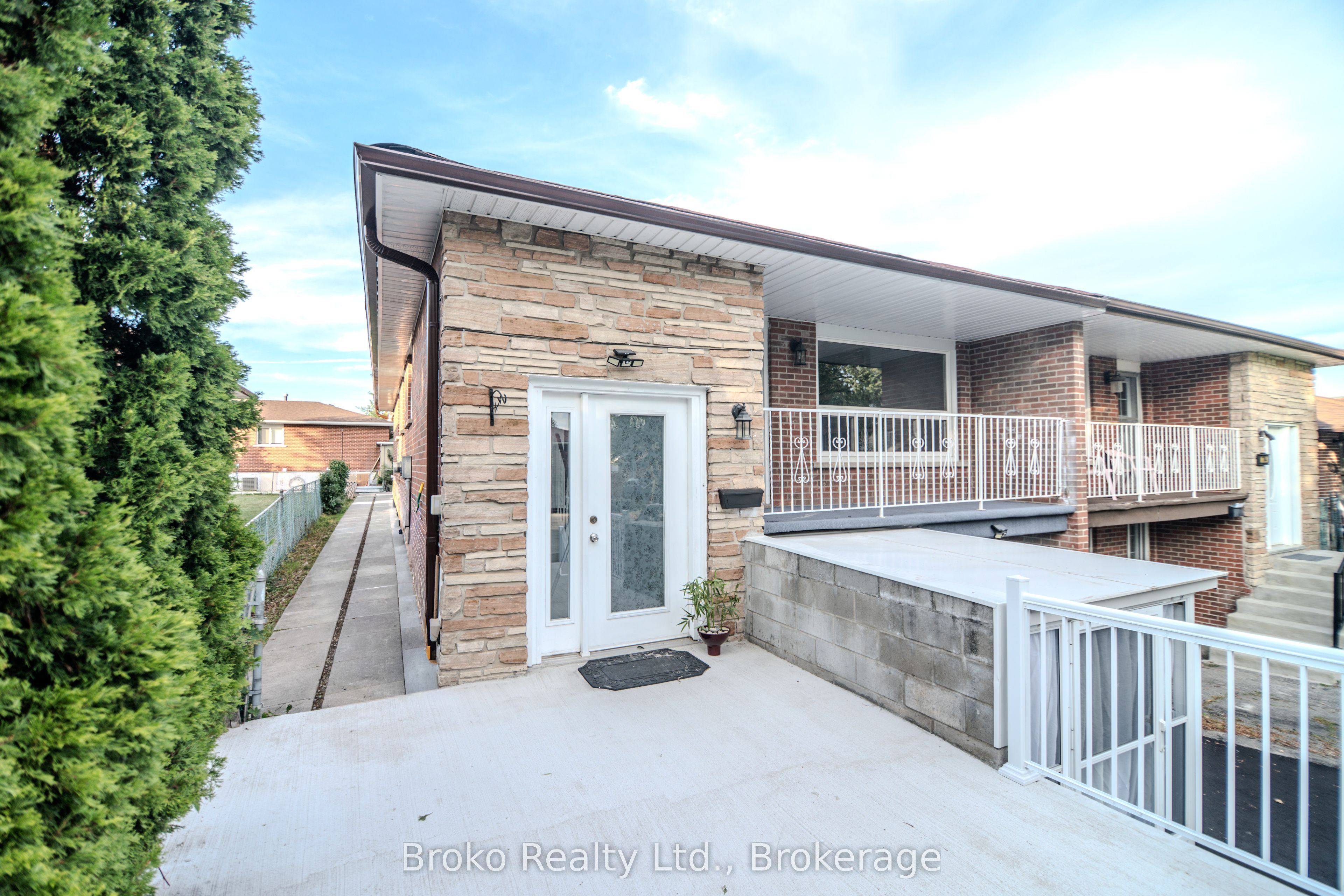 7782 Kittridge Drive, Mississauga, ON L4T 3J6 photo 2