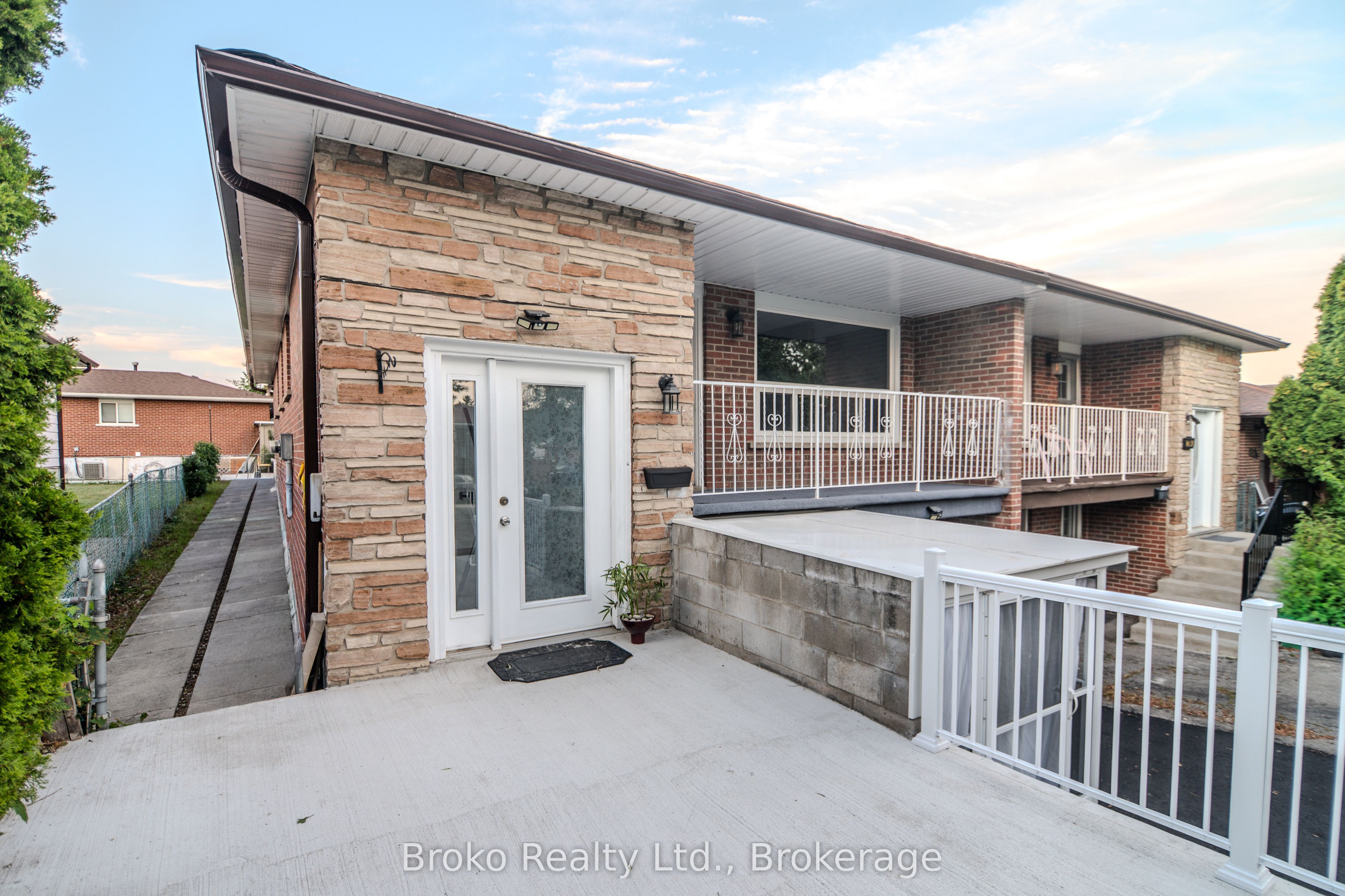 7782 Kittridge Drive, Mississauga, ON L4T 3J6 photo 4