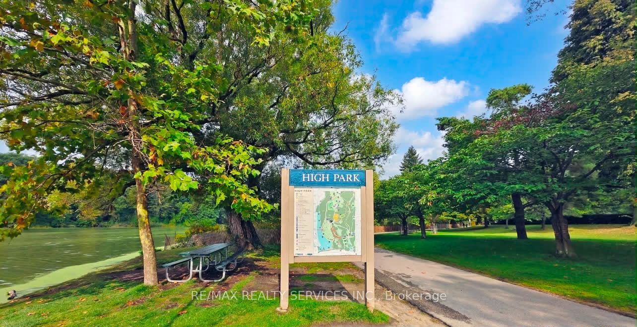 1638 Bloor Street W 1004, Toronto, ON M6P 0A6 photo 3