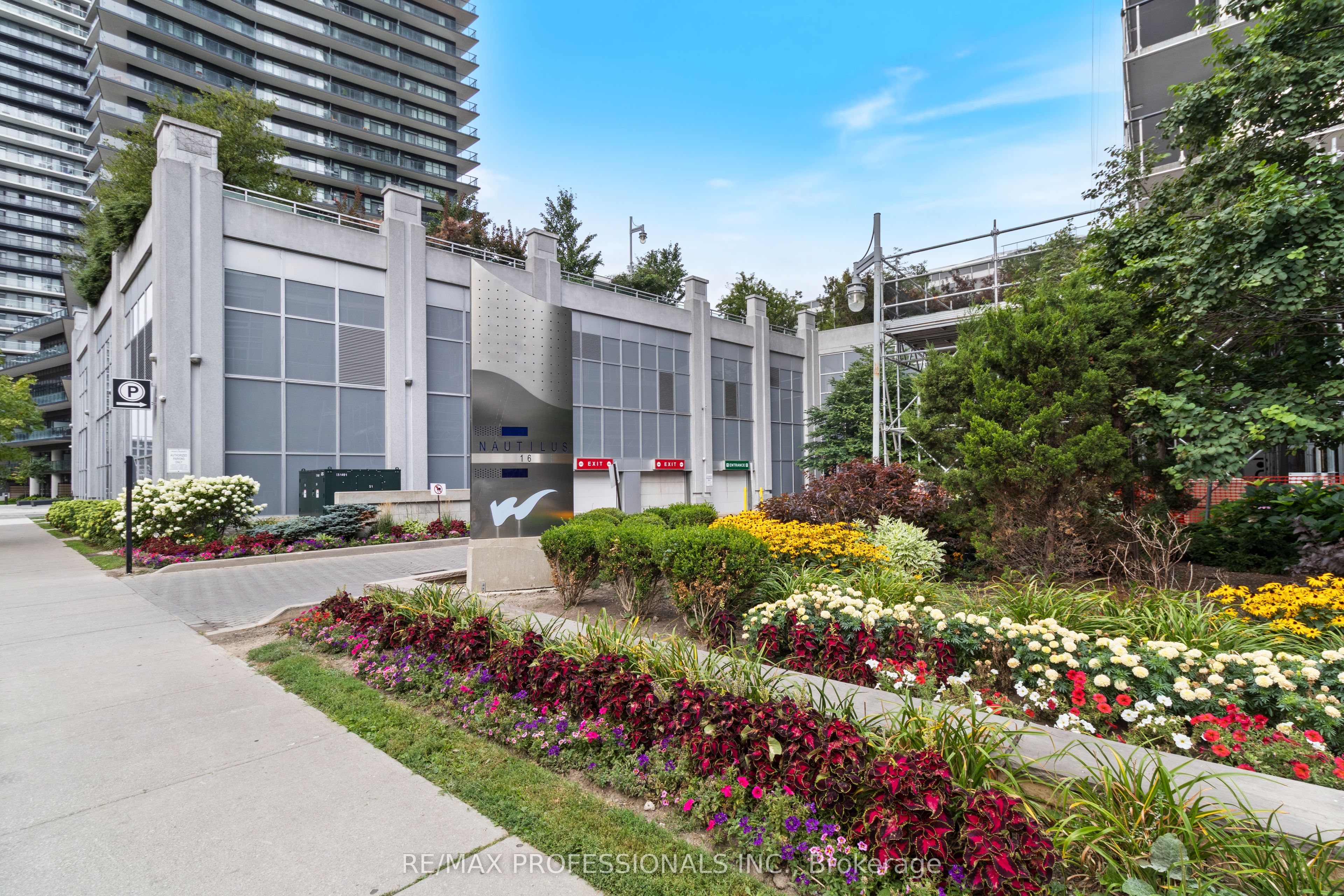 16 Brookers Lane 2204, Toronto, ON M8V 0A5 photo 3