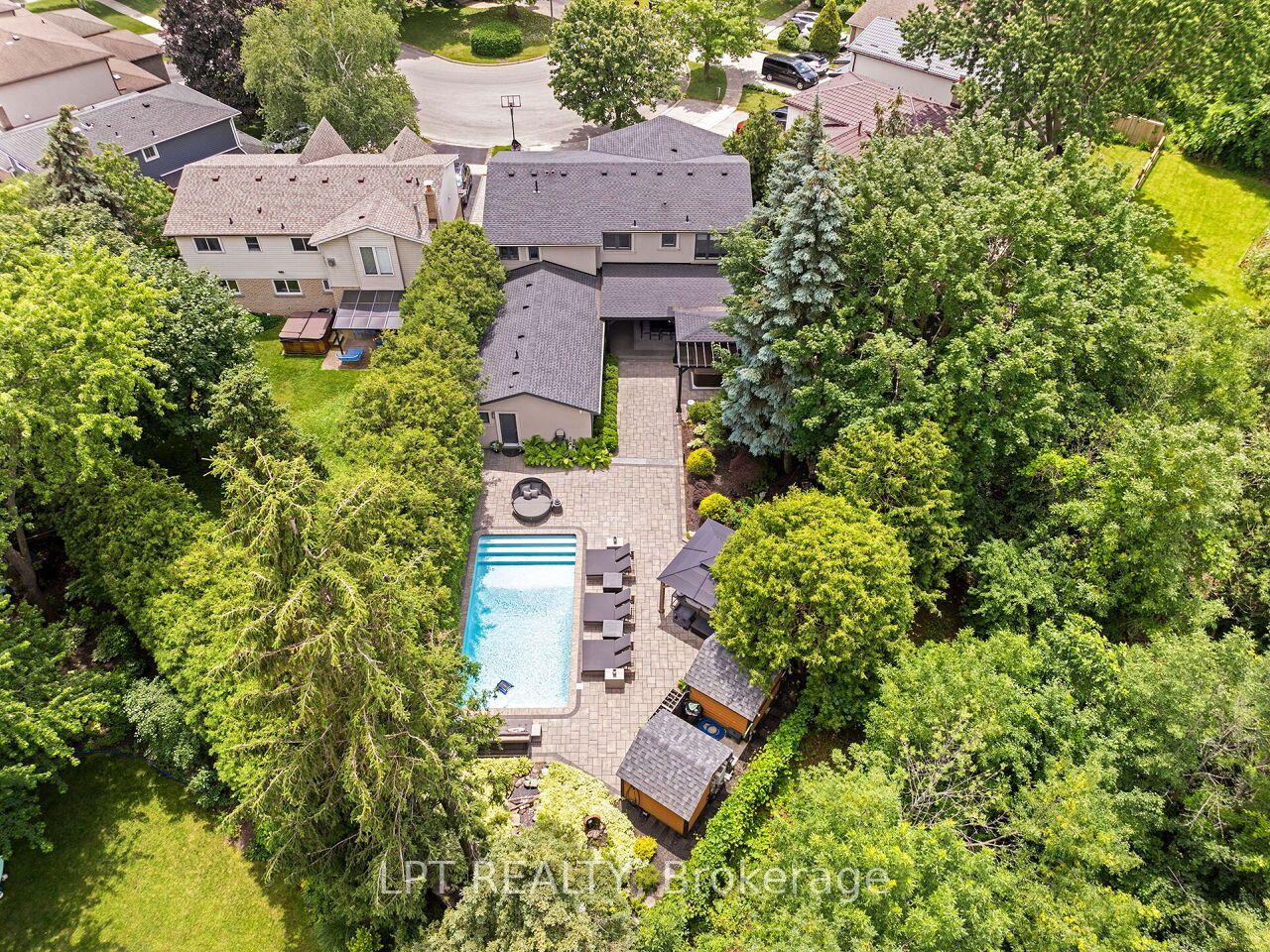 493 Tipperton Crescent, Oakville, ON L6L 5E1 photo 2
