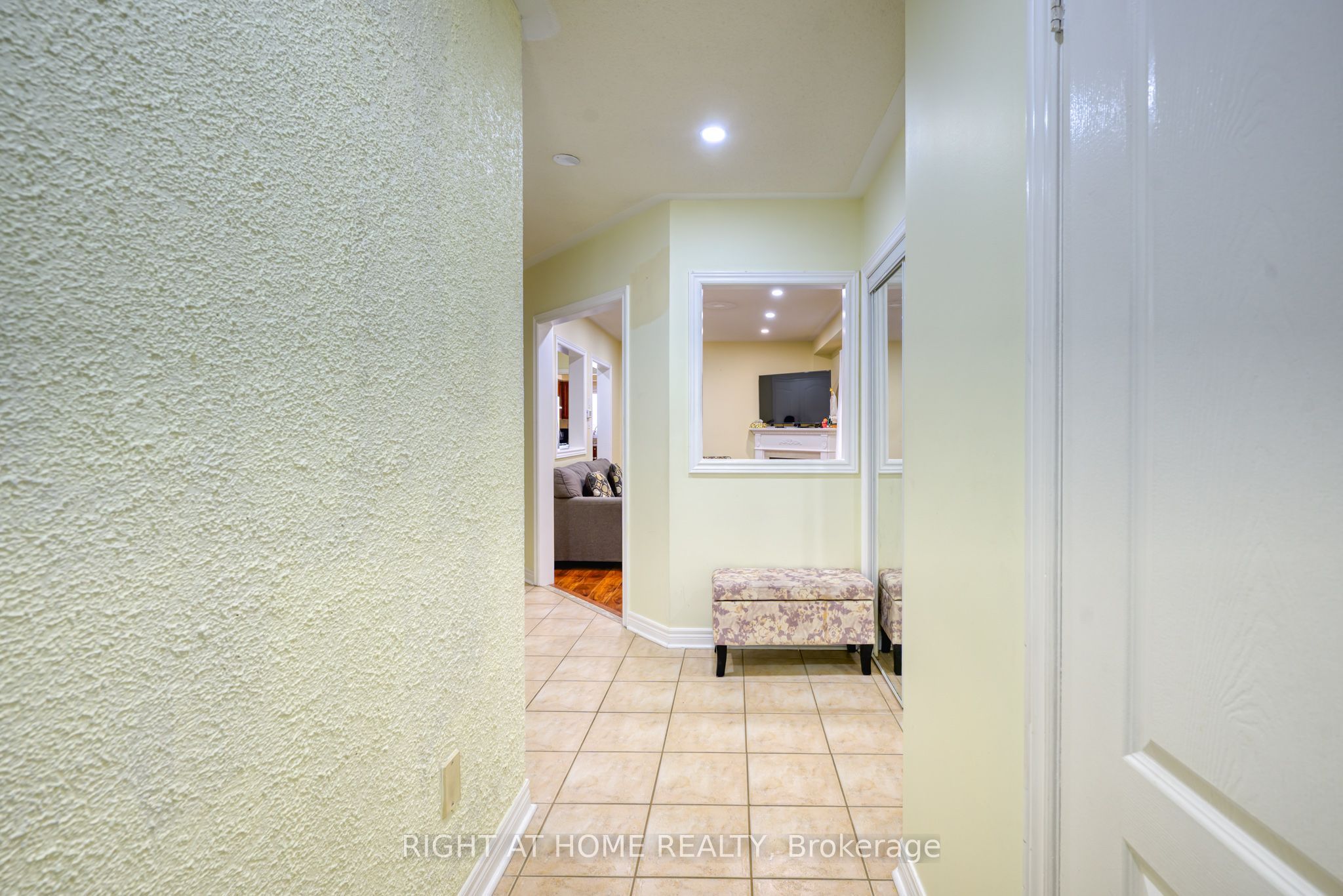 6683 Opera Glass Crescent, Mississauga, ON L5W 1R8 photo 3